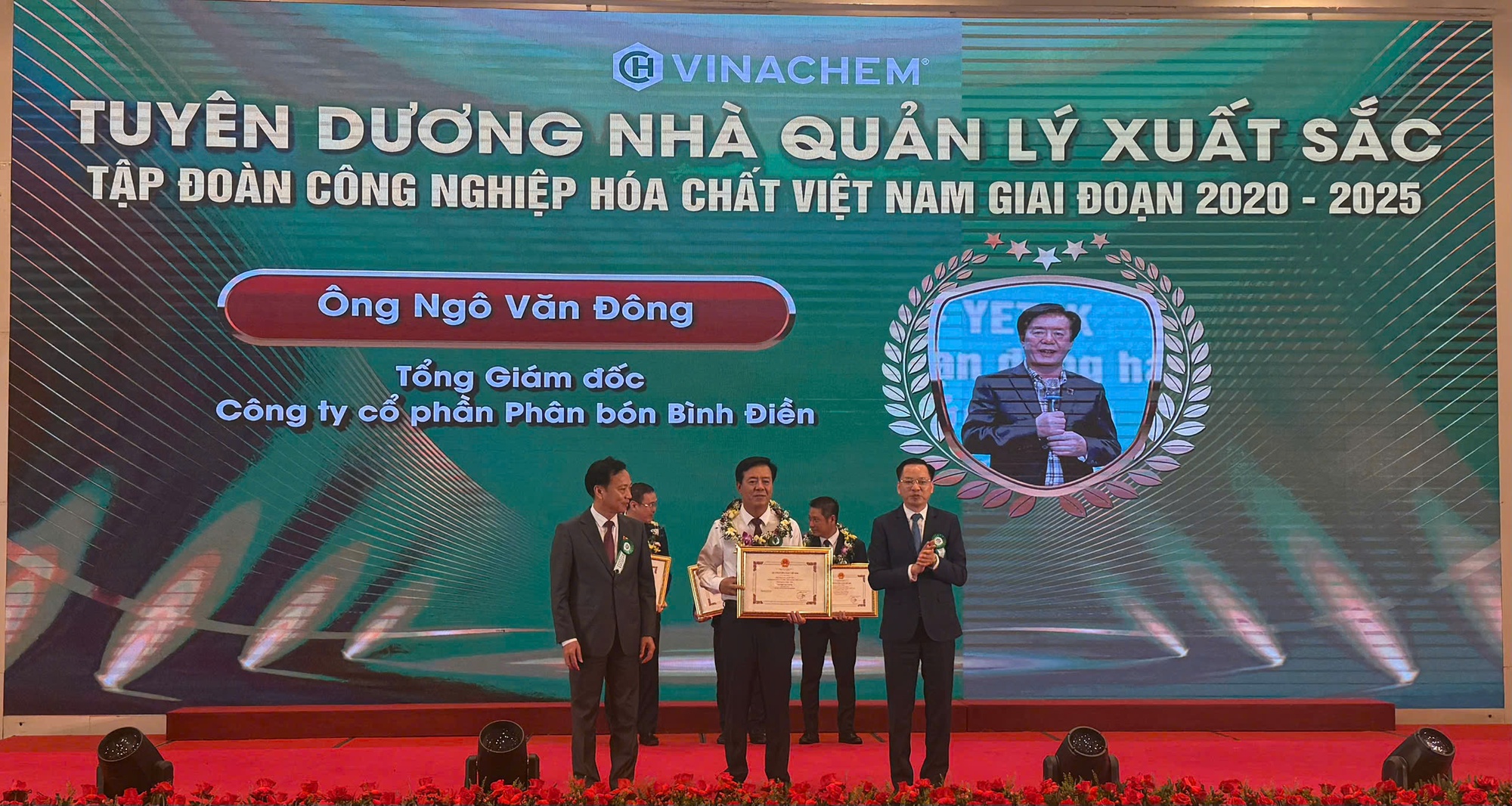 Tổng Giám đốc Bình Điền được vinh danh Nhà lãnh đạo xuất sắc của Tập đoàn Hóa chất Việt Nam giai đoạn 2020-2025- Ảnh 1. Tổng Giám đốc Bình Điền được vinh danh Nhà lãnh đạo xuất sắc của Tập đoàn Hóa chất Việt Nam giai đoạn 2020-2025- Ảnh 1.
