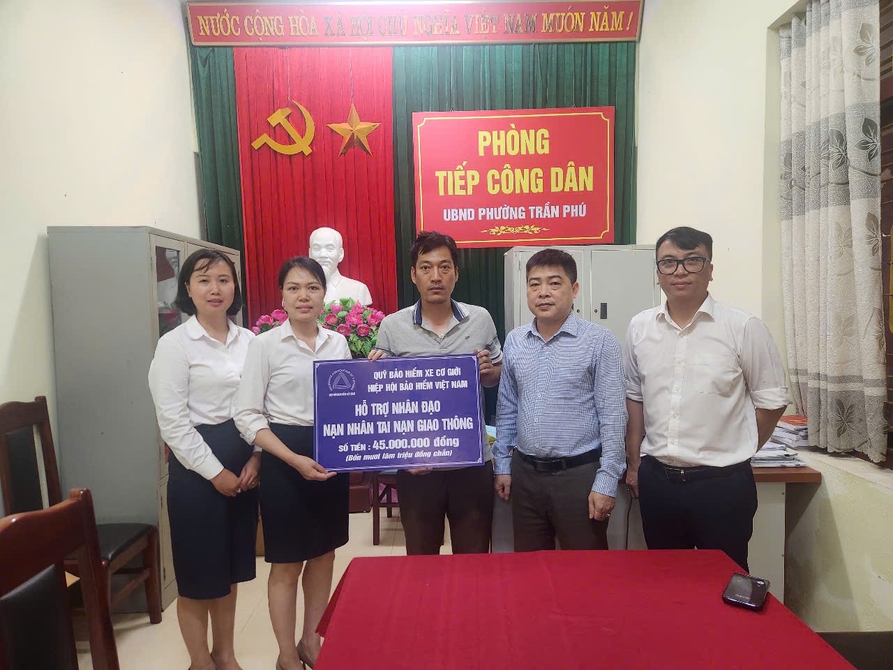 Quỹ Bảo hiểm xe cơ giới trao hỗ trợ nhân đạo cho gia đình nạn nhân tử vong do TNGT- Ảnh 1. Quỹ Bảo hiểm xe cơ giới trao hỗ trợ nhân đạo cho gia đình nạn nhân tử vong do TNGT- Ảnh 1.