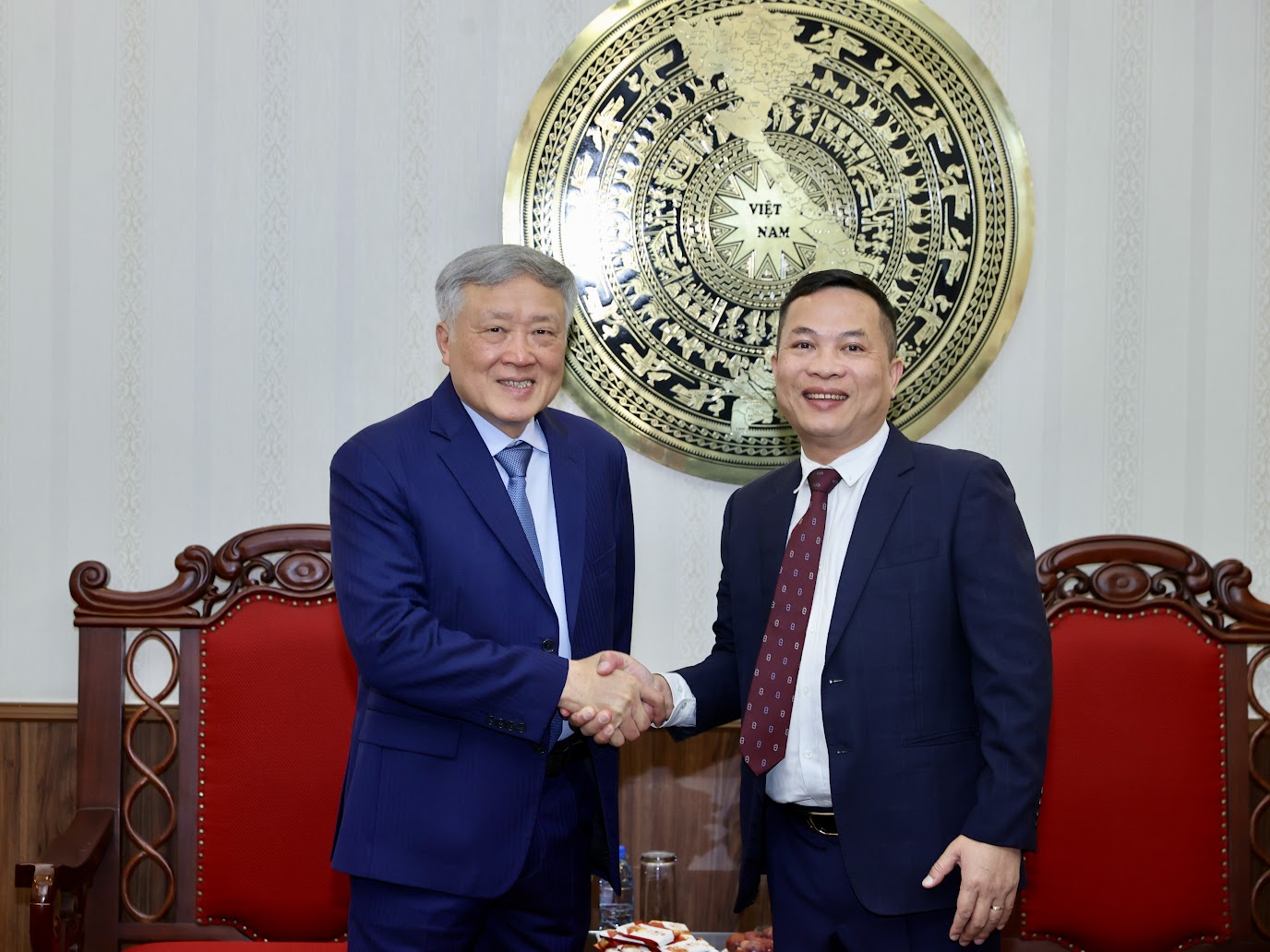 Phó Thủ tướng Thường trực Chính phủ thăm, chúc mừng Cổng TTĐT Chính phủ nhân kỷ niệm 100 năm Báo chí Cách mạng Việt Nam- Ảnh 3. Phó Thủ tướng Thường trực Chính phủ thăm, chúc mừng Cổng TTĐT Chính phủ nhân kỷ niệm 100 năm Báo chí Cách mạng Việt Nam- Ảnh 3.