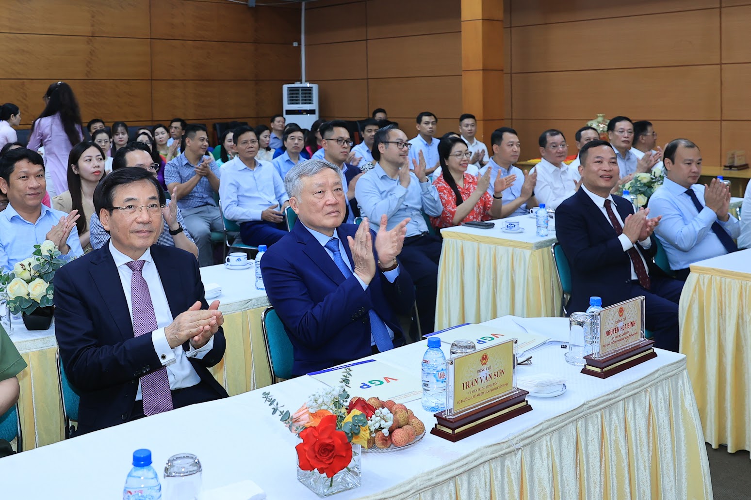 Phó Thủ tướng Thường trực Chính phủ thăm, chúc mừng Cổng TTĐT Chính phủ nhân kỷ niệm 100 năm Báo chí Cách mạng Việt Nam- Ảnh 2. Phó Thủ tướng Thường trực Chính phủ thăm, chúc mừng Cổng TTĐT Chính phủ nhân kỷ niệm 100 năm Báo chí Cách mạng Việt Nam- Ảnh 2.
