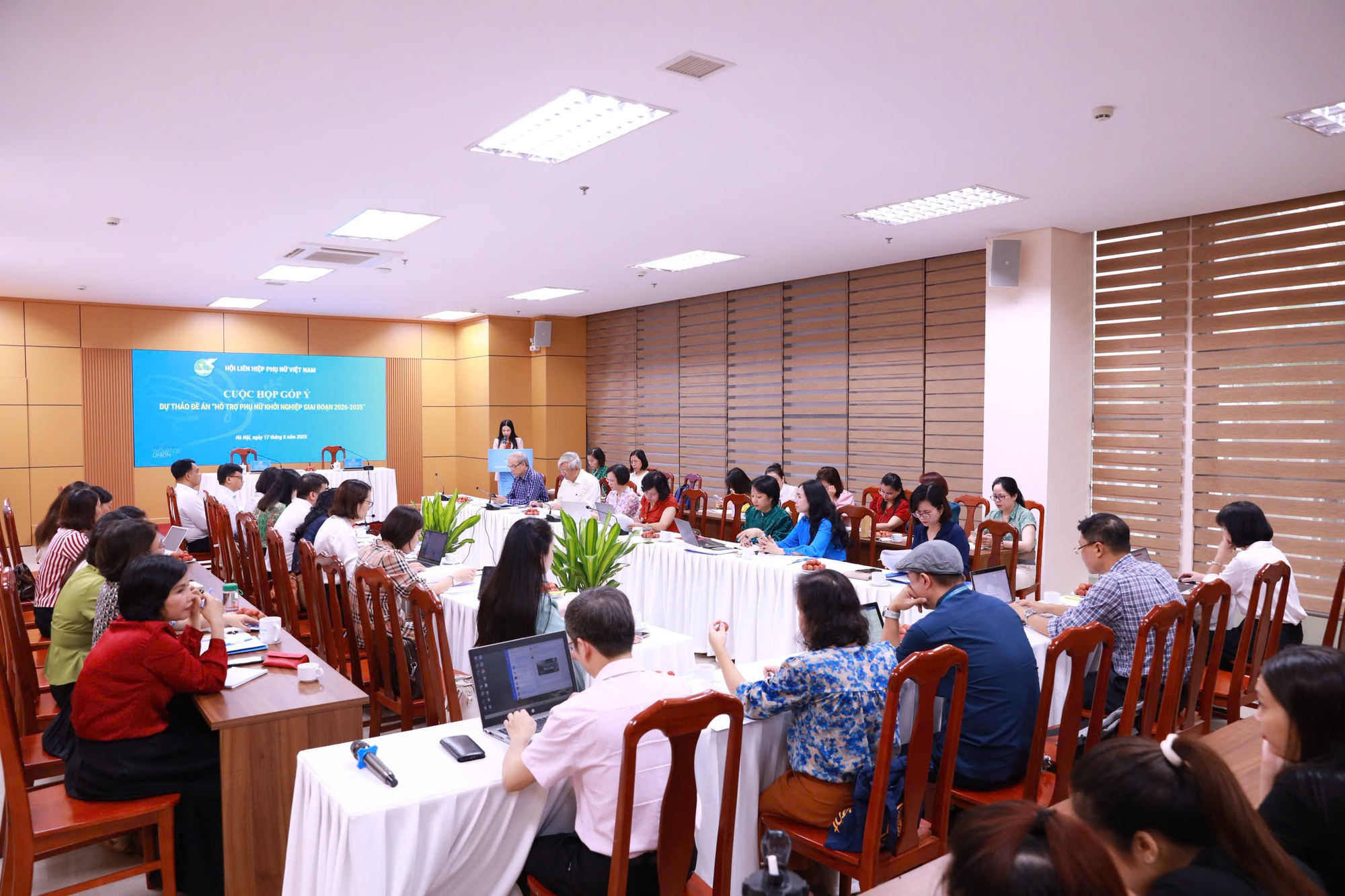 NTK Đỗ Trịnh Hoài Nam: Khơi mở những cơ hội mới giúp phụ nữ khởi nghiệp- Ảnh 3. NTK Đỗ Trịnh Hoài Nam: Khơi mở những cơ hội mới giúp phụ nữ khởi nghiệp- Ảnh 3.