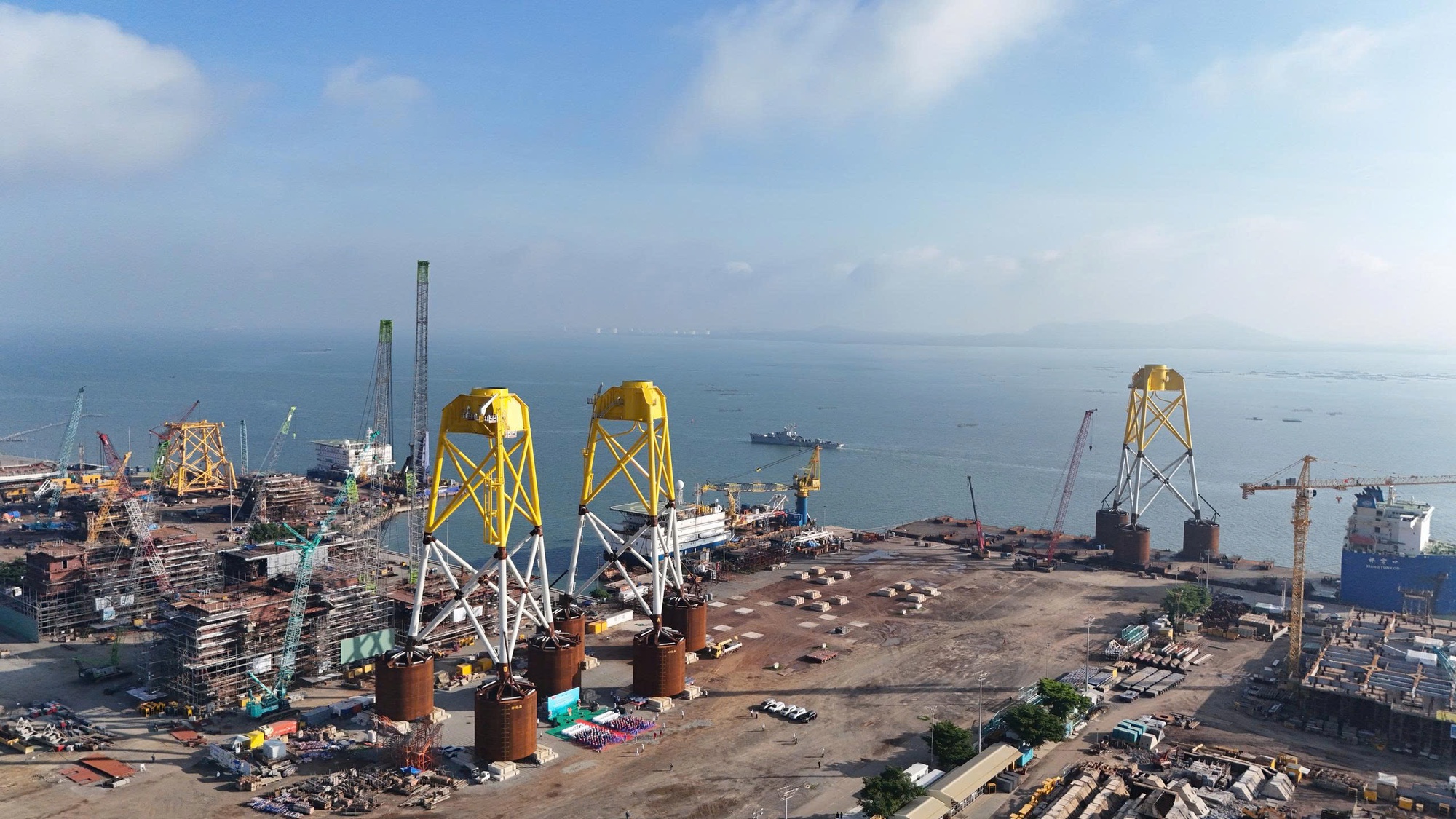 Petrovietnam đứng vị trí 11 trong Bảng xếp hạng doanh nghiệp lớn nhất Đông Nam Á - Ảnh 1. Petrovietnam đứng vị trí 11 trong Bảng xếp hạng doanh nghiệp lớn nhất Đông Nam Á - Ảnh 1.