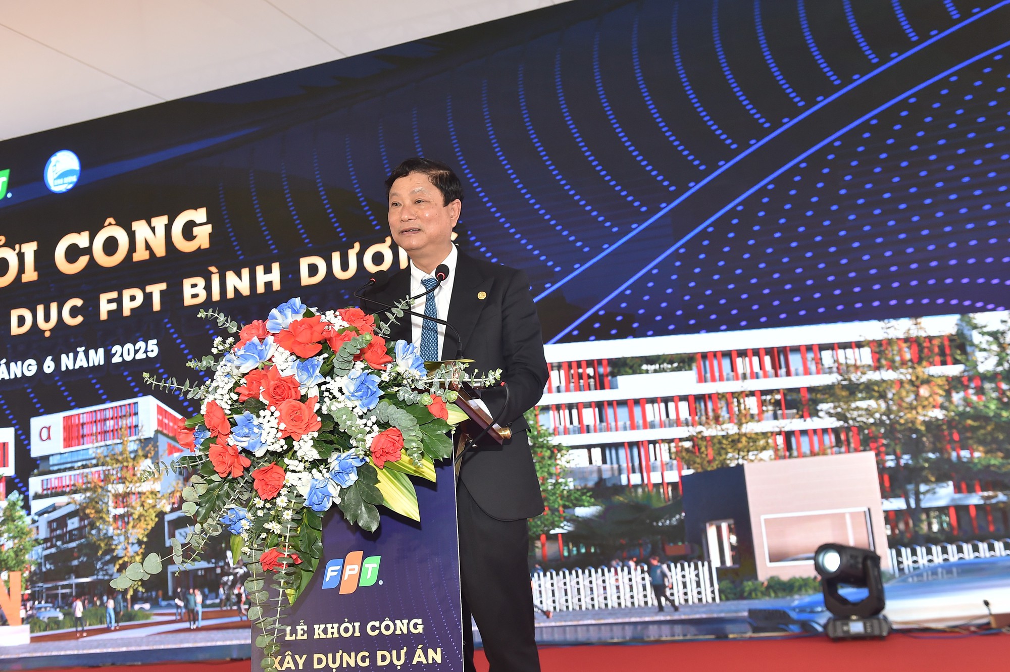 Phó Thủ tướng Mai Văn Chính dự Lễ khởi công Tổ hợp giáo dục FPT tại Bình Dương- Ảnh 3. Phó Thủ tướng Mai Văn Chính dự Lễ khởi công Tổ hợp giáo dục FPT tại Bình Dương- Ảnh 3.