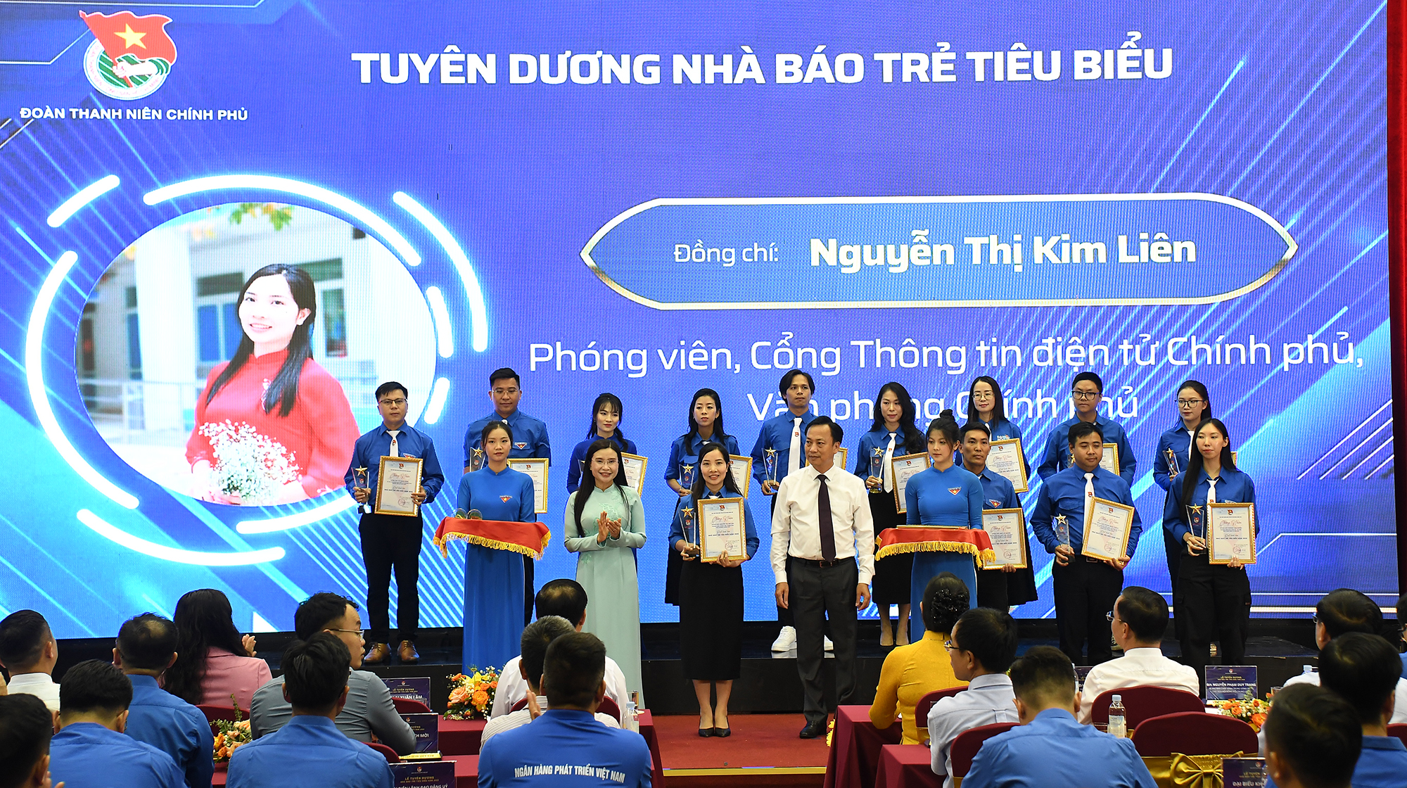 Nhà báo trẻ phải luôn giữ vững phẩm chất cốt lõi của nền báo chí cách mạng- Ảnh 3. Nhà báo trẻ phải luôn giữ vững phẩm chất cốt lõi của nền báo chí cách mạng- Ảnh 3.