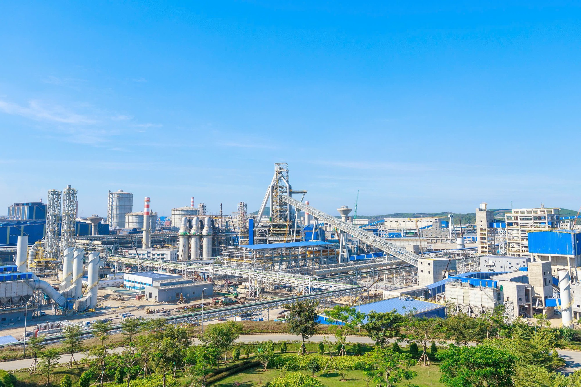 Hòa Phát thăng hạng trong TOP 100 công ty lớn nhất khu vực Đông Nam Á
- Ảnh 1. Hòa Phát thăng hạng trong TOP 100 công ty lớn nhất khu vực Đông Nam Á
- Ảnh 1.