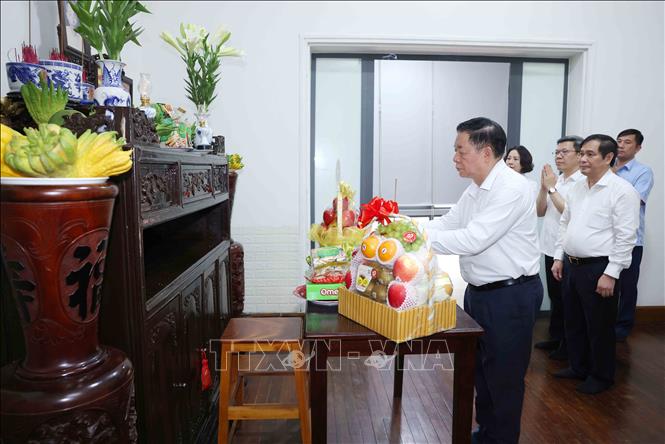 100 năm Báo chí Cách mạng Việt Nam: Đồng chí Nguyễn Trọng Nghĩa thăm và chúc mừng các nhà báo lão thành- Ảnh 1. 100 năm Báo chí Cách mạng Việt Nam: Đồng chí Nguyễn Trọng Nghĩa thăm và chúc mừng các nhà báo lão thành- Ảnh 1.