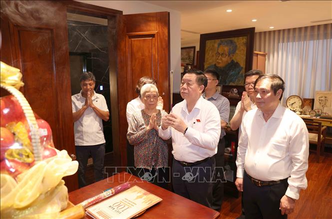 100 năm Báo chí Cách mạng Việt Nam: Đồng chí Nguyễn Trọng Nghĩa thăm và chúc mừng các nhà báo lão thành- Ảnh 2. 100 năm Báo chí Cách mạng Việt Nam: Đồng chí Nguyễn Trọng Nghĩa thăm và chúc mừng các nhà báo lão thành- Ảnh 2.