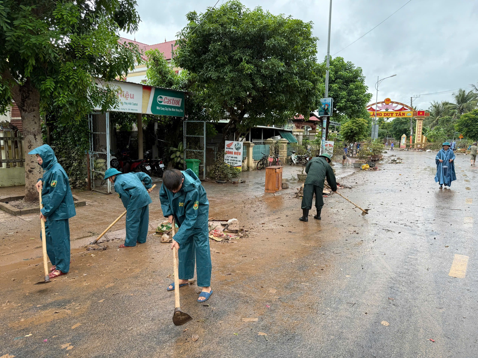 Quảng Trị triển khai các biện pháp khẩn cấp khắc phục thiệt hại do bão số 1 và mưa lũ gây ra- Ảnh 3. Quảng Trị triển khai các biện pháp khẩn cấp khắc phục thiệt hại do bão số 1 và mưa lũ gây ra- Ảnh 3.