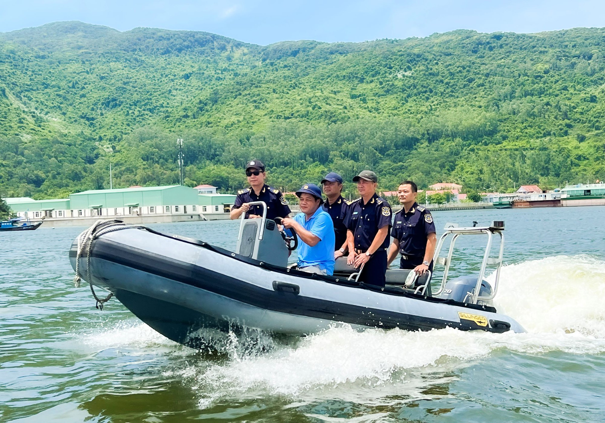 Hải quan tăng cường kiểm soát tuyến miền Trung, chặn đứng nhiều vụ buôn lậu- Ảnh 1. Hải quan tăng cường kiểm soát tuyến miền Trung, chặn đứng nhiều vụ buôn lậu- Ảnh 1.
