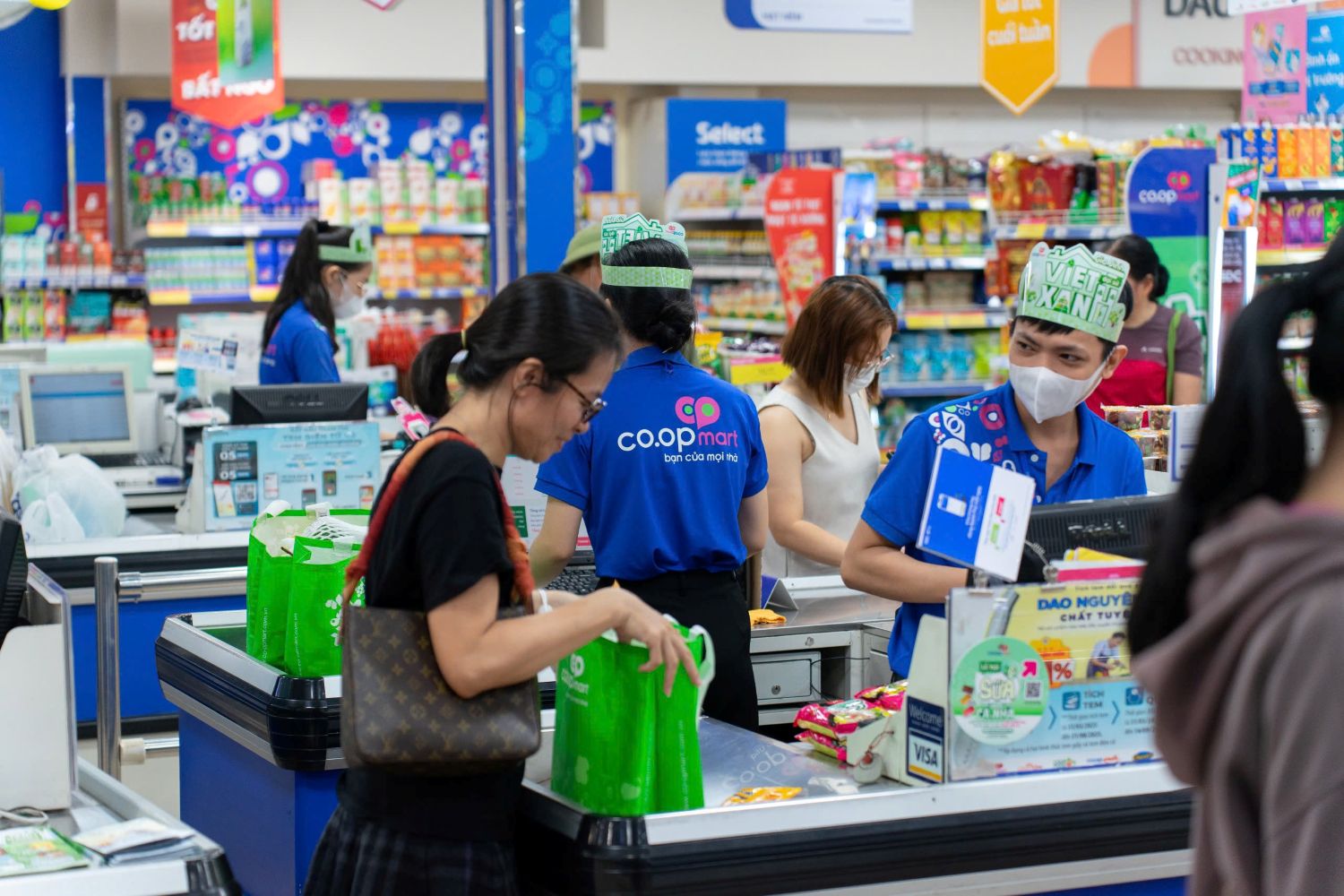 Hàng nghìn gia đình Việt đến Co.opmart trải nghiệm đại sứ xanh- Ảnh 2. Hàng nghìn gia đình Việt đến Co.opmart trải nghiệm đại sứ xanh- Ảnh 2.
