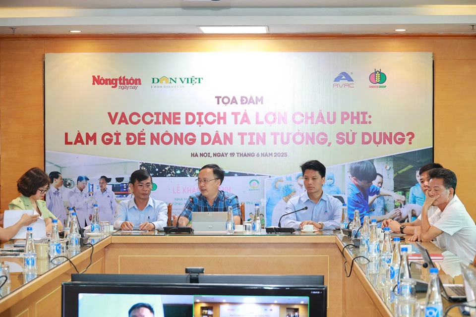Bao phủ vaccine giúp bảo vệ, phát triển đàn vật nuôi- Ảnh 2. Bao phủ vaccine giúp bảo vệ, phát triển đàn vật nuôi- Ảnh 2.