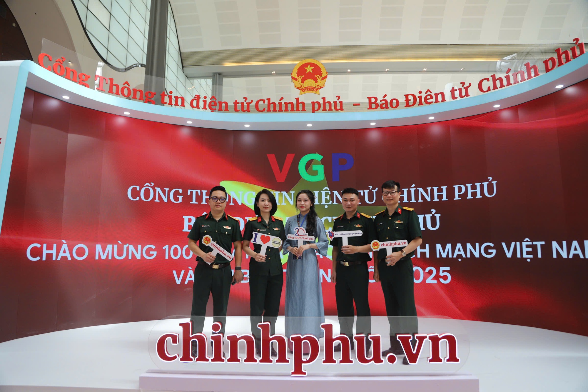 Khai mạc Hội Báo toàn quốc 2025: Báo chí cách mạng tự hào hành trình 100 năm, vững bước vào kỷ nguyên mới- Ảnh 7. Khai mạc Hội Báo toàn quốc 2025: Báo chí cách mạng tự hào hành trình 100 năm, vững bước vào kỷ nguyên mới- Ảnh 7.