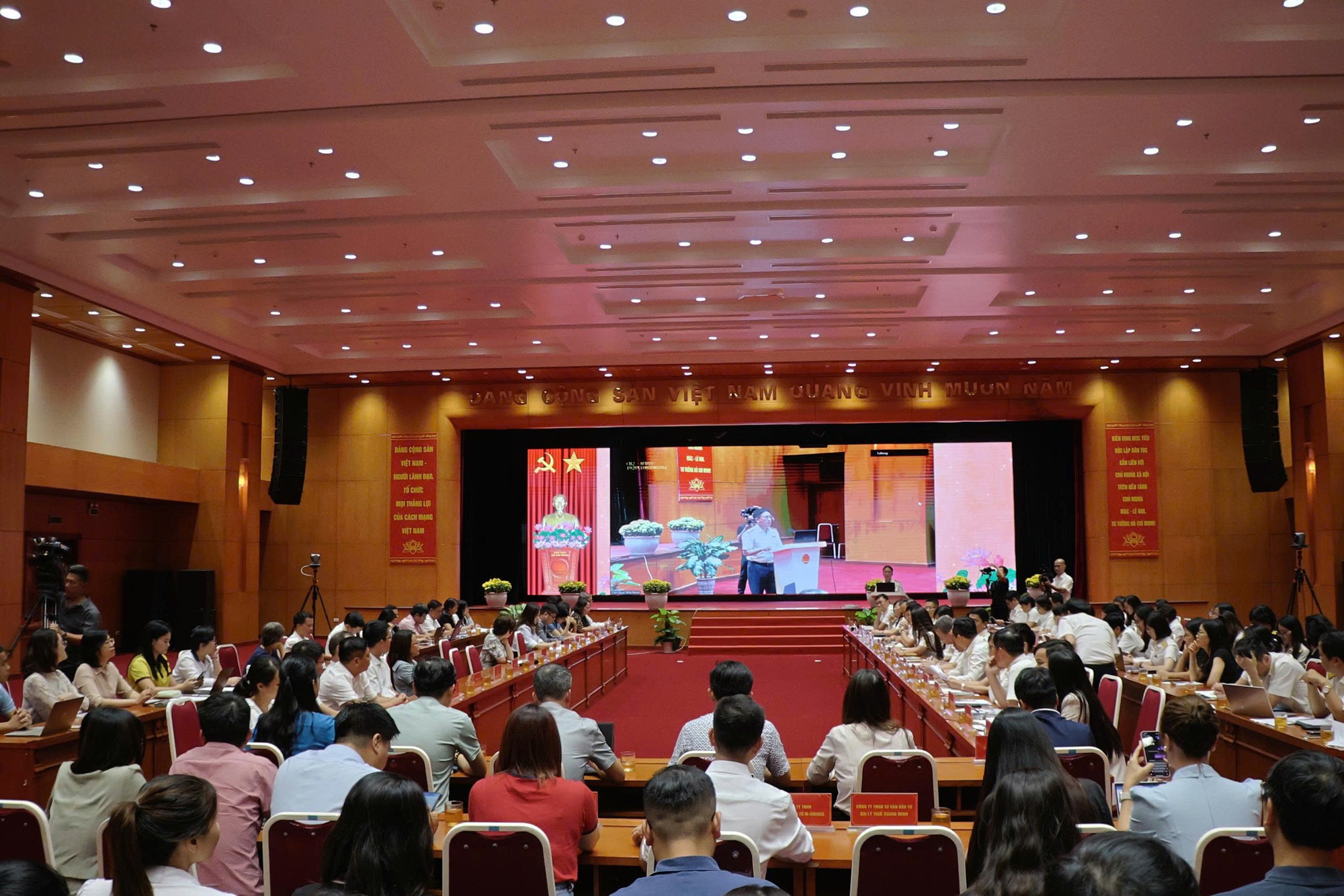 Ngành thuế đẩy mạnh cải cách, phối hợp, kiến tạo môi trường minh bạch cho hộ kinh doanh- Ảnh 1. Ngành thuế đẩy mạnh cải cách, phối hợp, kiến tạo môi trường minh bạch cho hộ kinh doanh- Ảnh 1.