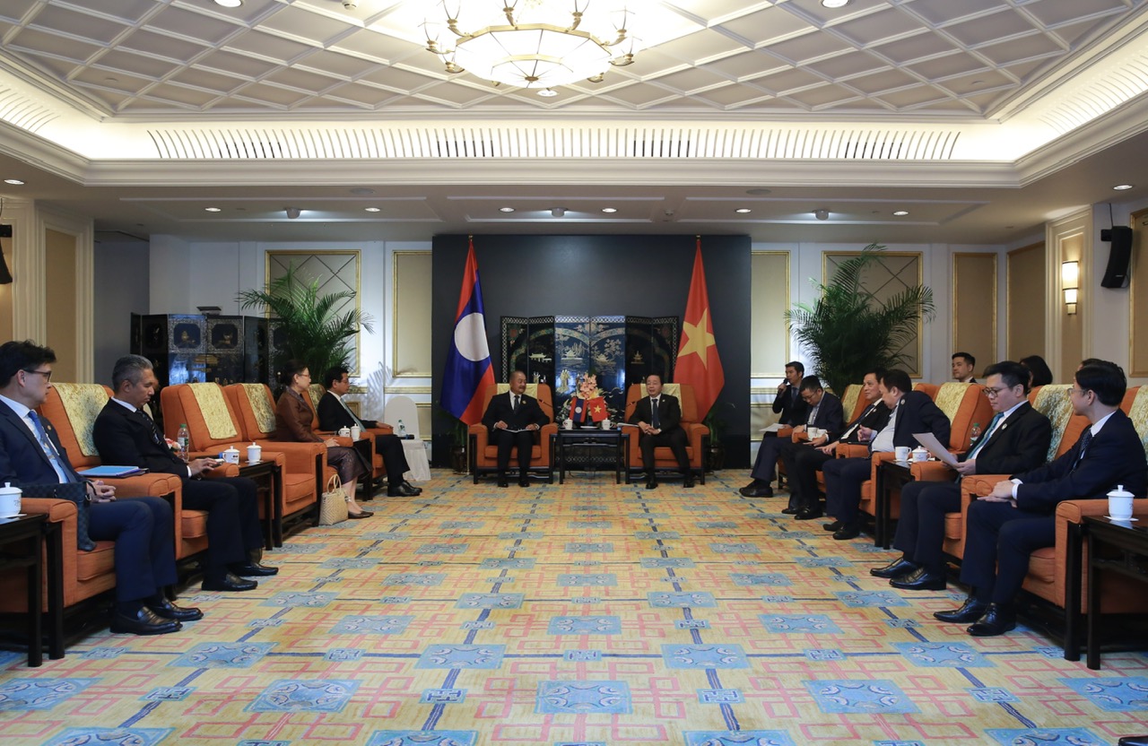 Phó Thủ tướng Trần Hồng Hà gặp Phó Thủ tướng Lào Kikeo Khaykhamphithoune- Ảnh 2. Phó Thủ tướng Trần Hồng Hà gặp Phó Thủ tướng Lào Kikeo Khaykhamphithoune- Ảnh 2.