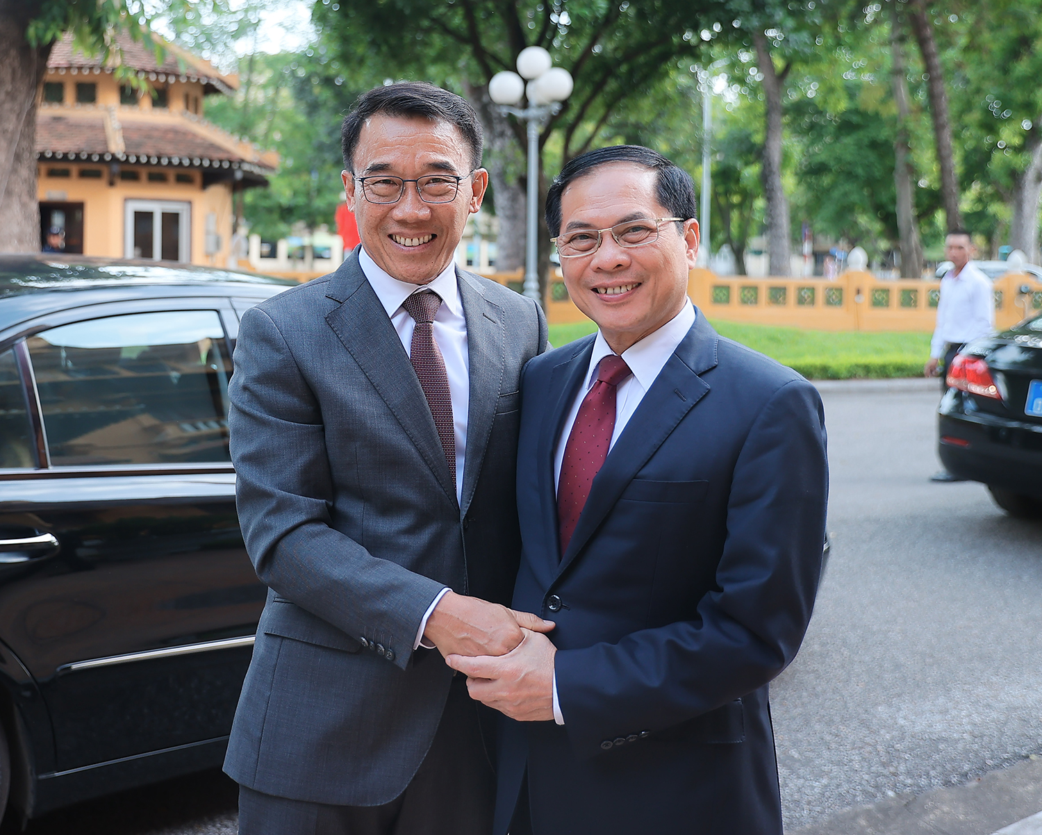 Thúc đẩy hợp tác chặt chẽ hơn nữa giữa Bộ Ngoại giao Việt Nam và Ban Đối ngoại Trung ương Lào- Ảnh 1. Thúc đẩy hợp tác chặt chẽ hơn nữa giữa Bộ Ngoại giao Việt Nam và Ban Đối ngoại Trung ương Lào- Ảnh 1.