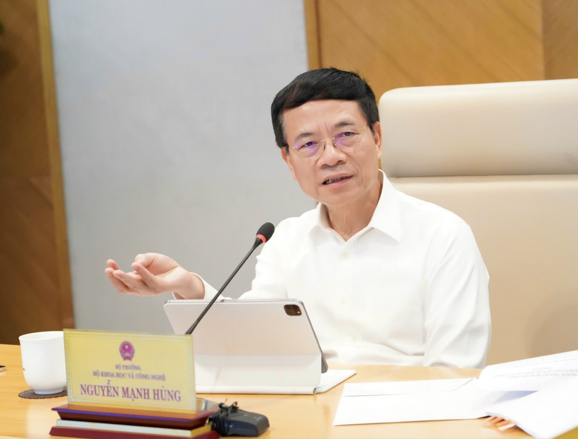 Bộ trưởng Nguyễn Mạnh Hùng: Dùng công nghệ để 'đỡ việc' cho cán bộ, công chức cấp xã- Ảnh 1.
