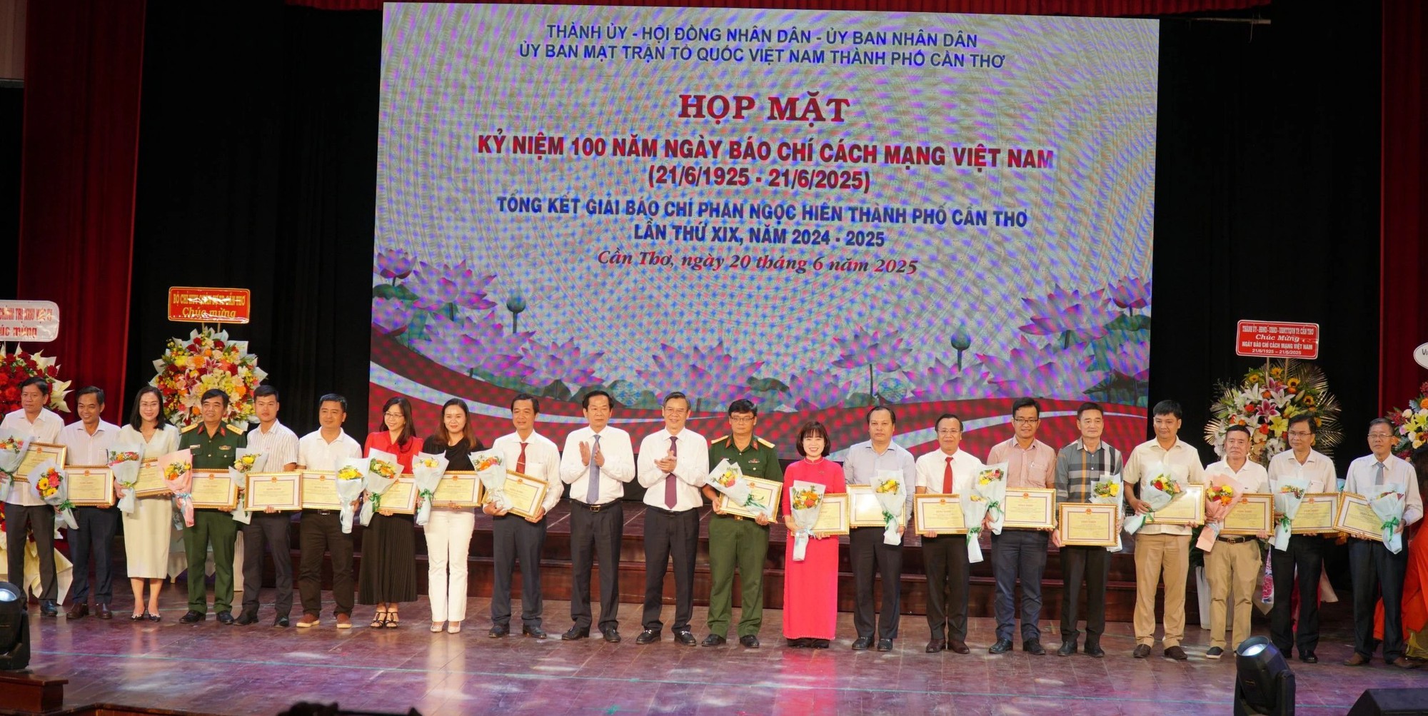 Cần Thơ tạo thuận lợi nhất cho nhà báo tác nghiệp trên địa bàn- Ảnh 1. Cần Thơ tạo thuận lợi nhất cho nhà báo tác nghiệp trên địa bàn- Ảnh 1.
