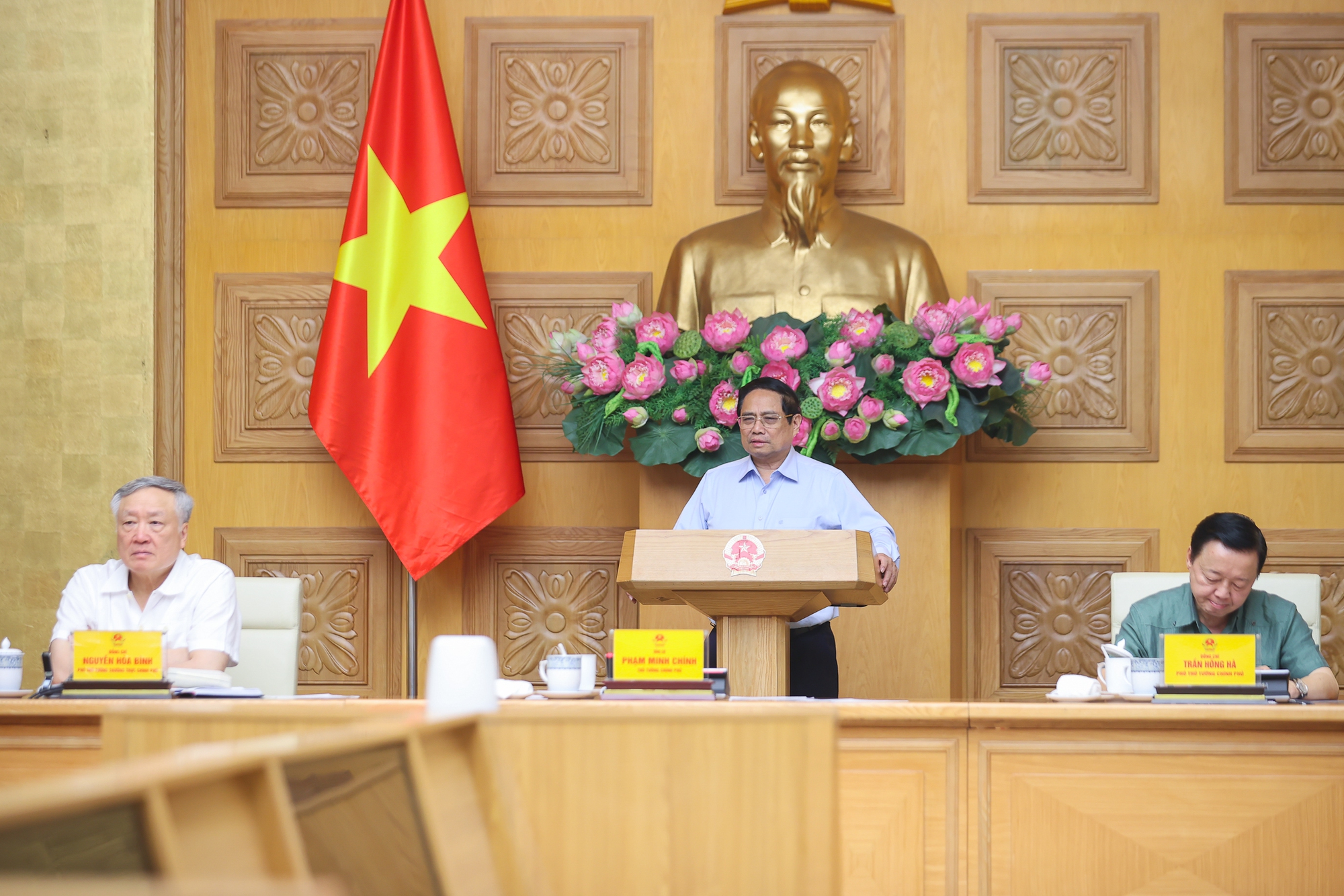 Thủ tướng chủ trì cuộc họp về triển khai tổ chức chính quyền địa phương 2 cấp- Ảnh 2. Thủ tướng chủ trì cuộc họp về triển khai tổ chức chính quyền địa phương 2 cấp- Ảnh 2.