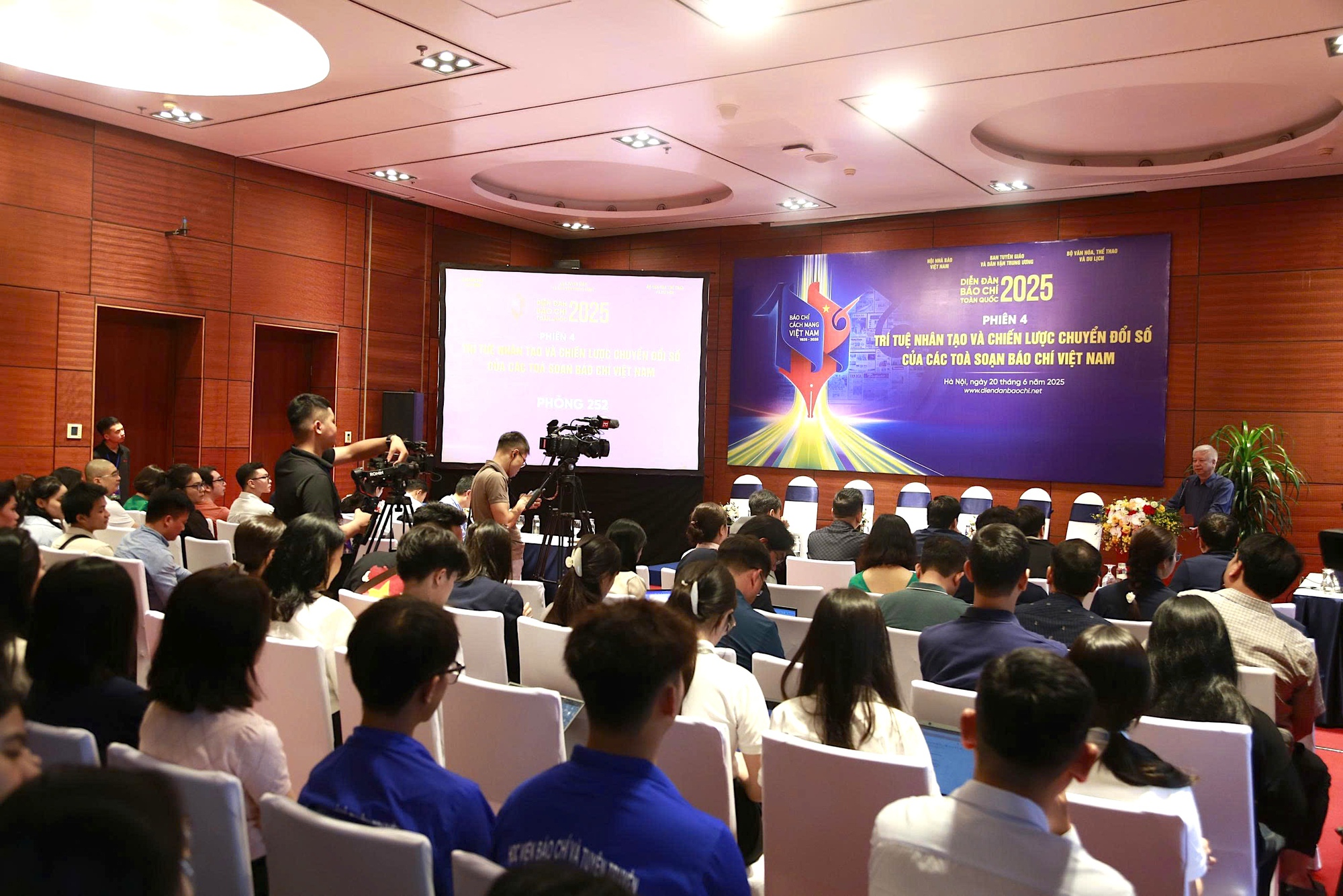 Trí tuệ nhân tạo và chiến lược chuyển đổi số trong các tòa soạn báo chí Việt Nam- Ảnh 2. Trí tuệ nhân tạo và chiến lược chuyển đổi số trong các tòa soạn báo chí Việt Nam- Ảnh 2.