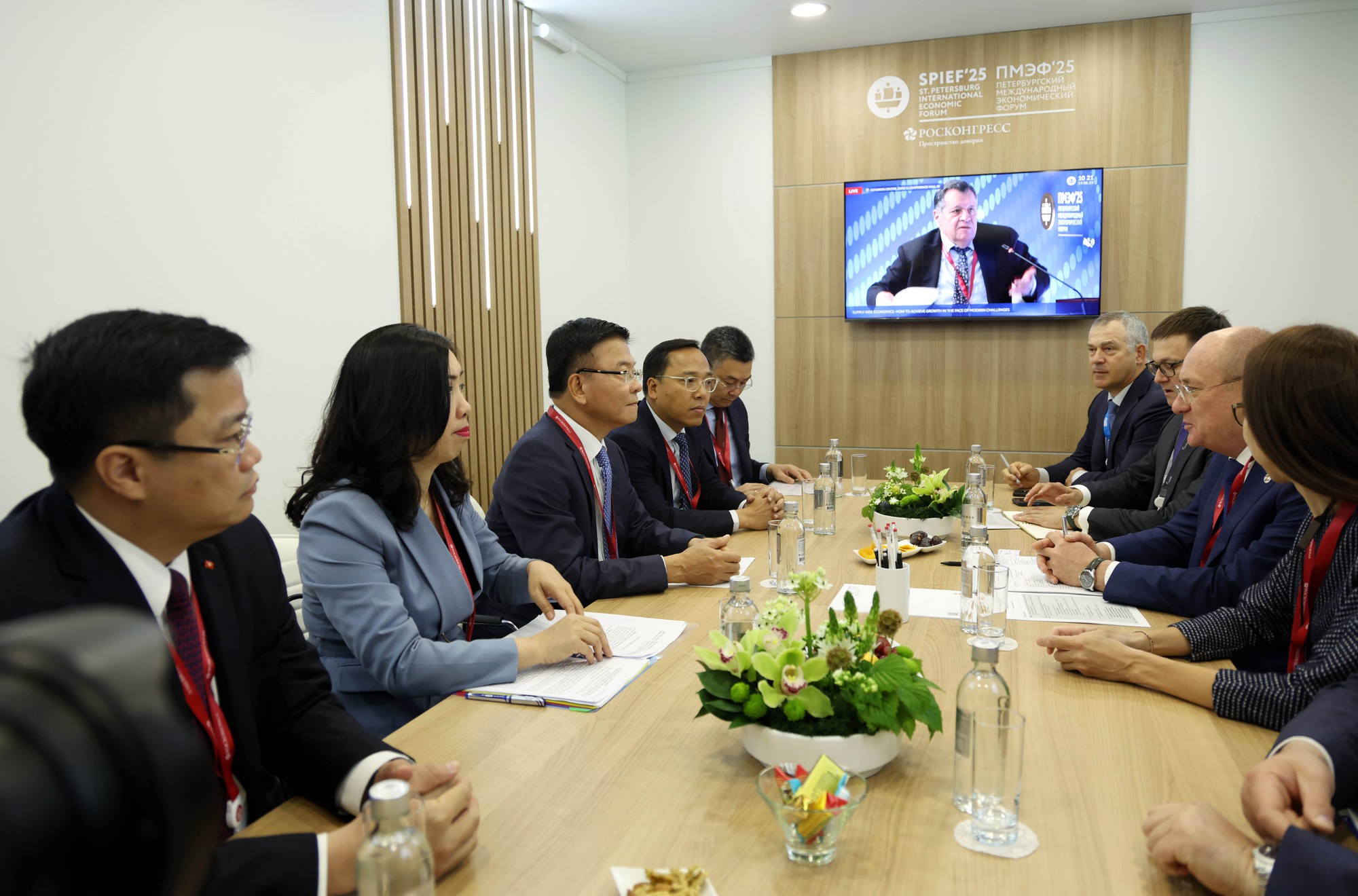 Phó Thủ tướng Lê Thành Long hoan nghênh các tập đoàn hàng đầu của Nga mở rộng sang các lĩnh vực hợp tác mới- Ảnh 4. Phó Thủ tướng Lê Thành Long hoan nghênh các tập đoàn hàng đầu của Nga mở rộng sang các lĩnh vực hợp tác mới- Ảnh 4.