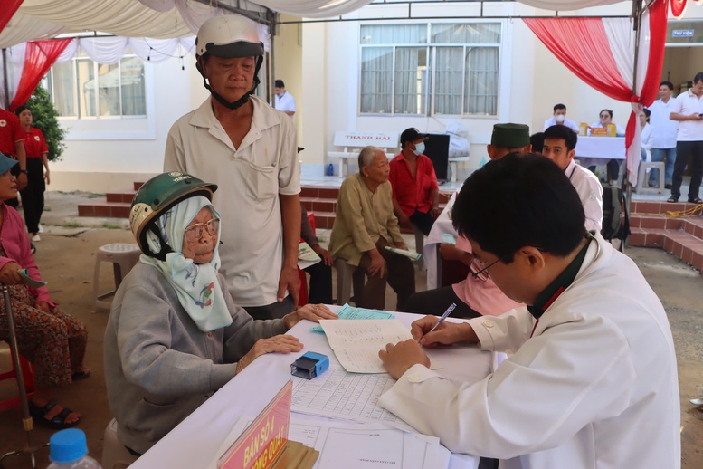 Hơn 1,5 triệu lượt người hưởng lợi từ Tháng Nhân đạo 2025- Ảnh 1. Hơn 1,5 triệu lượt người hưởng lợi từ Tháng Nhân đạo 2025- Ảnh 1.