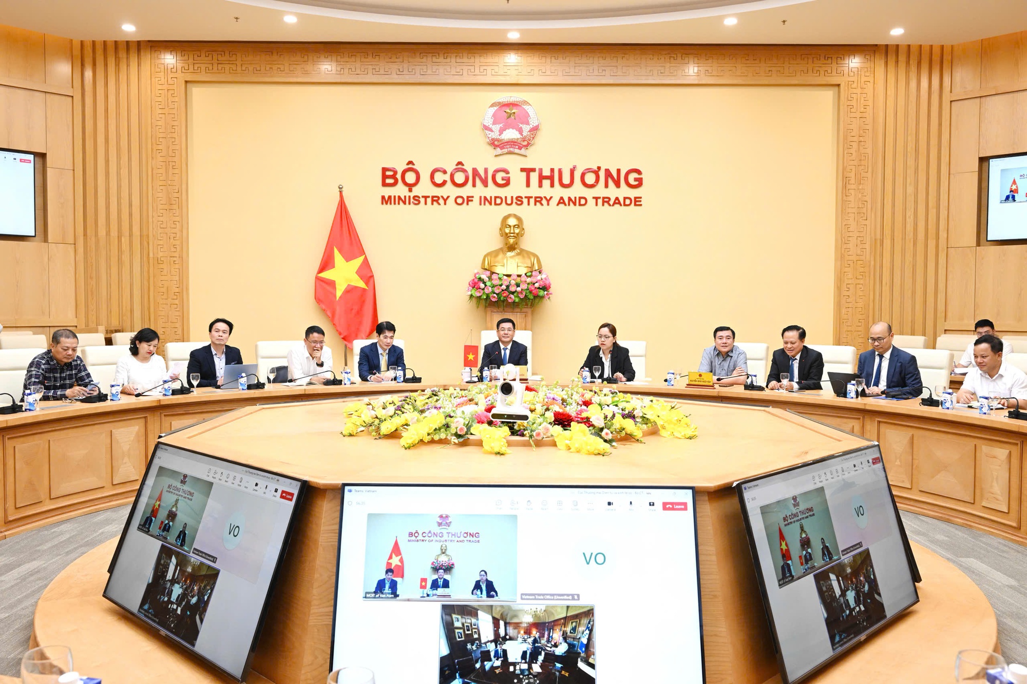 Việt Nam và Hoa Kỳ đàm phán trực tuyến cấp bộ trưởng về thương mại đối ứng- Ảnh 1. Việt Nam và Hoa Kỳ đàm phán trực tuyến cấp bộ trưởng về thương mại đối ứng- Ảnh 1.