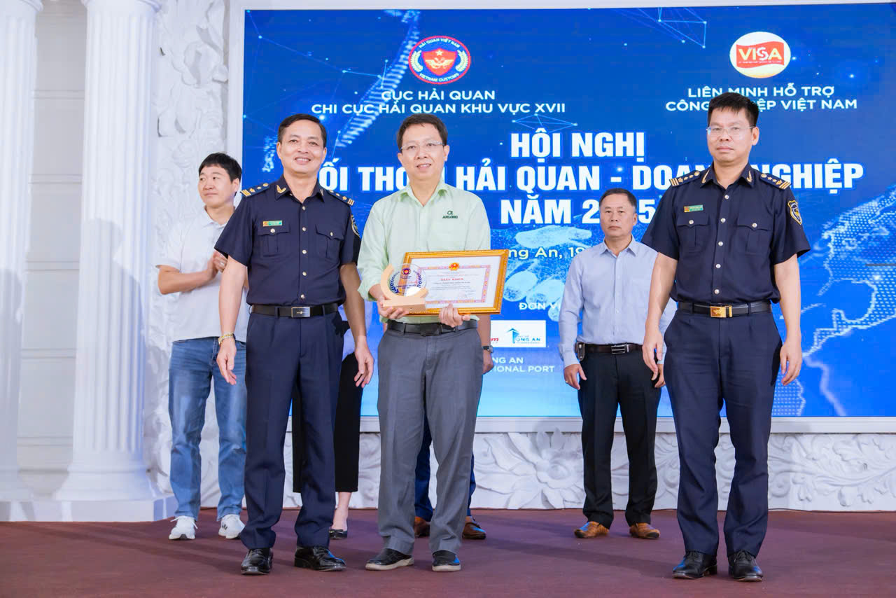Chi cục Hải quan khu vực XVII đối thoại với doanh nghiệp năm 2025- Ảnh 2. Chi cục Hải quan khu vực XVII đối thoại với doanh nghiệp năm 2025- Ảnh 2.