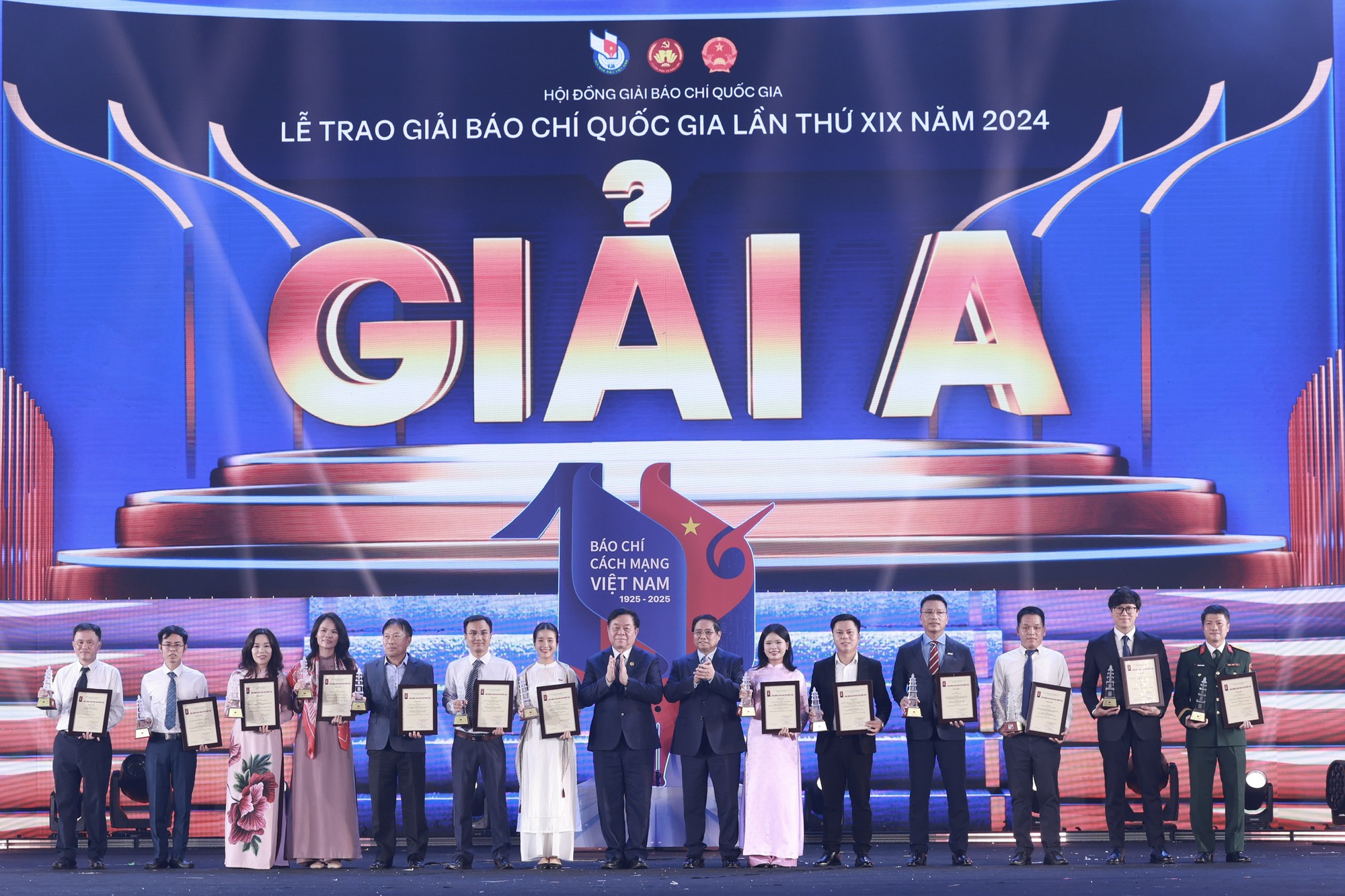Thủ tướng: Đảng, Nhà nước và Nhân dân đặt niềm tin, hy vọng vào Báo chí Cách mạng với 'thép trong bút, lửa trong tim'- Ảnh 5. Thủ tướng: Đảng, Nhà nước và Nhân dân đặt niềm tin, hy vọng vào Báo chí Cách mạng với 'thép trong bút, lửa trong tim'- Ảnh 5.