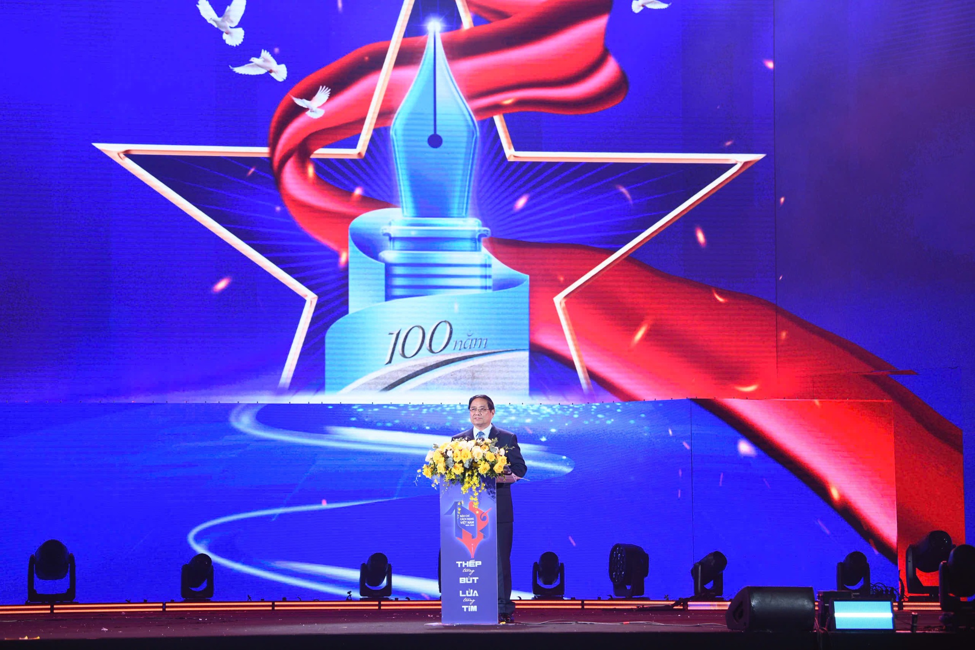 Thủ tướng: Đảng, Nhà nước và Nhân dân đặt niềm tin, hy vọng vào Báo chí Cách mạng với 'thép trong bút, lửa trong tim'- Ảnh 4. Thủ tướng: Đảng, Nhà nước và Nhân dân đặt niềm tin, hy vọng vào Báo chí Cách mạng với 'thép trong bút, lửa trong tim'- Ảnh 4.