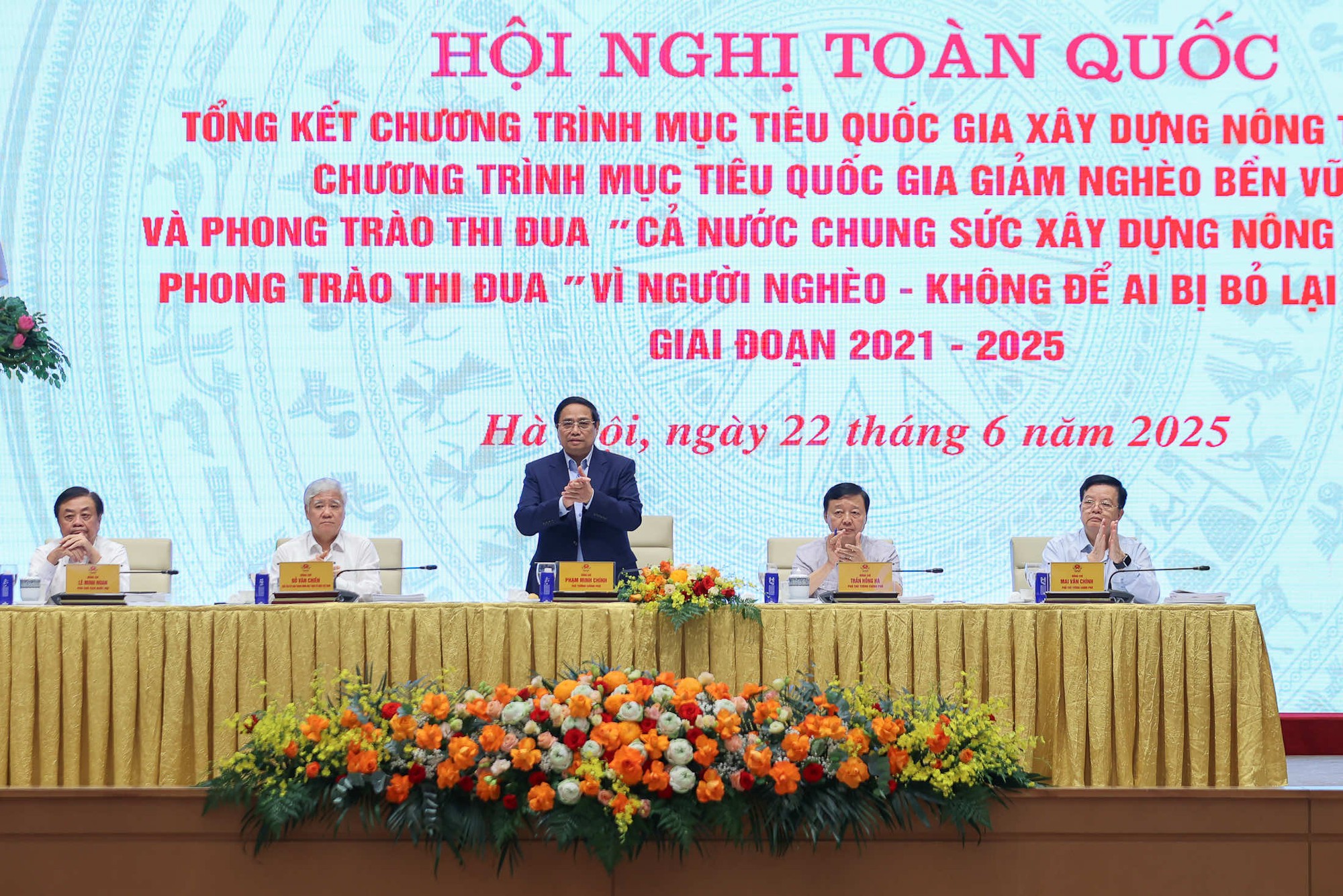 TỔNG THUẬT: Hội nghị toàn quốc tổng kết 02 chương trình mục tiêu quốc gia và 02 phong trào thi đua về xây dựng nông thôn mới và giảm nghèo bền vững- Ảnh 1. TỔNG THUẬT: Hội nghị toàn quốc tổng kết 02 chương trình mục tiêu quốc gia và 02 phong trào thi đua về xây dựng nông thôn mới và giảm nghèo bền vững- Ảnh 1.