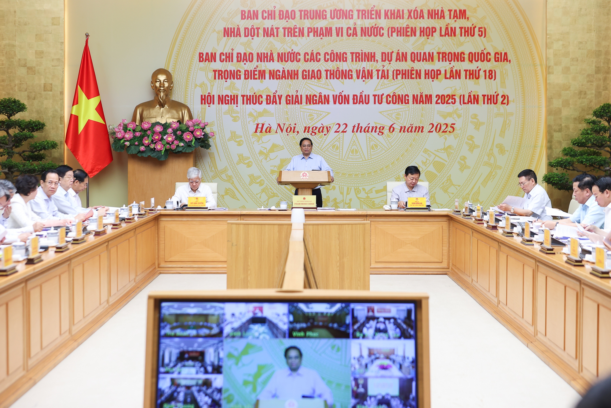 Thủ tướng chủ trì hội nghị '3 trong 1' về nhiều nội dung quan trọng- Ảnh 2. Thủ tướng chủ trì hội nghị '3 trong 1' về nhiều nội dung quan trọng- Ảnh 2.