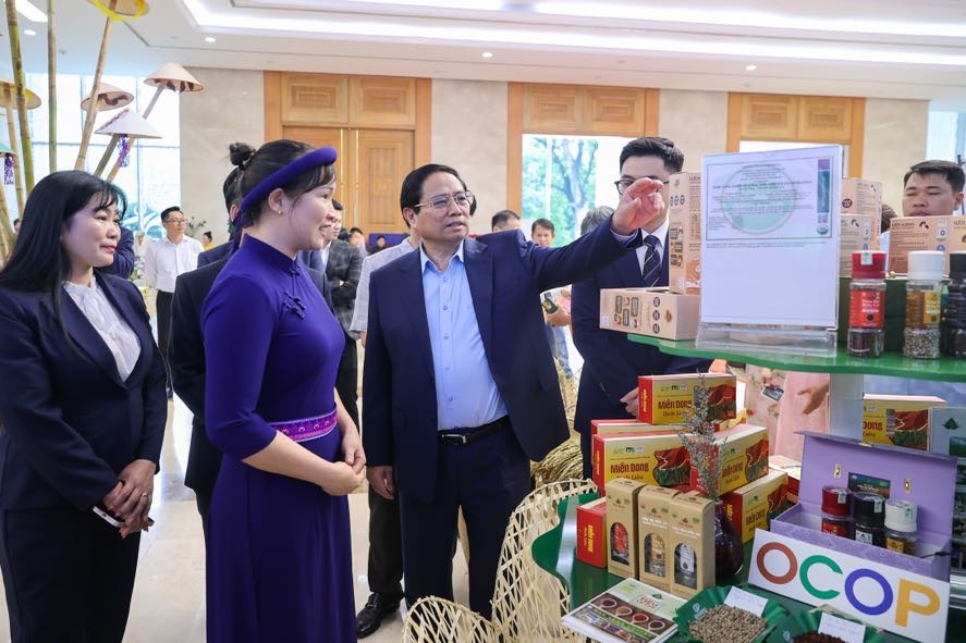 TỔNG THUẬT: Hội nghị toàn quốc tổng kết 02 chương trình mục tiêu quốc gia và 02 phong trào thi đua về xây dựng nông thôn mới và giảm nghèo bền vững- Ảnh 3. TỔNG THUẬT: Hội nghị toàn quốc tổng kết 02 chương trình mục tiêu quốc gia và 02 phong trào thi đua về xây dựng nông thôn mới và giảm nghèo bền vững- Ảnh 3.