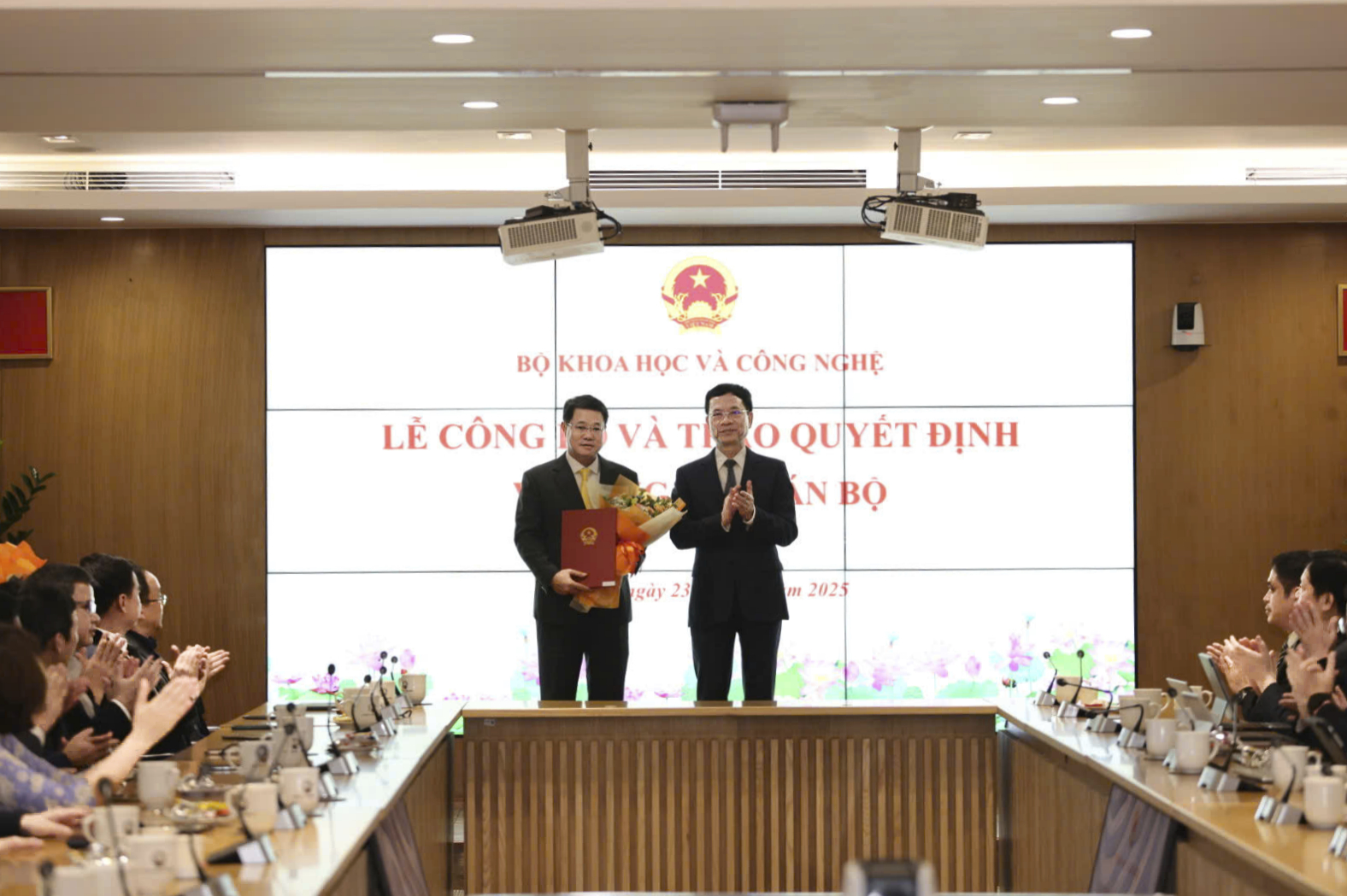 Ông Nguyễn Trường Giang làm Chủ tịch Hội đồng thành viên Tổng công ty Bưu điện Việt Nam- Ảnh 1. Ông Nguyễn Trường Giang làm Chủ tịch Hội đồng thành viên Tổng công ty Bưu điện Việt Nam- Ảnh 1.