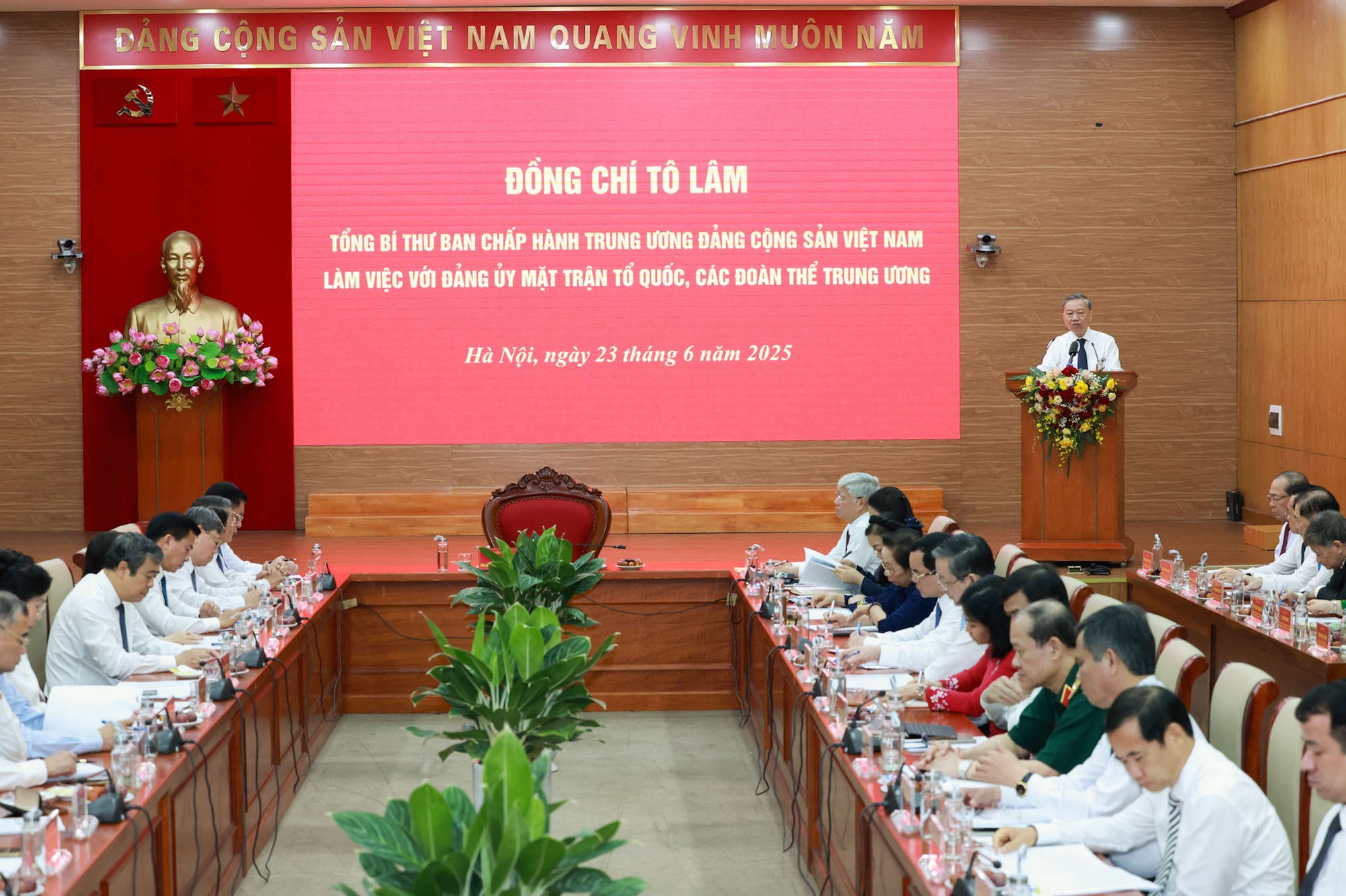 Tổng Bí thư Tô Lâm làm việc với Đảng ủy Mặt trậnTổ quốc, các đoàn thể Trung ương- Ảnh 1. Tổng Bí thư Tô Lâm làm việc với Đảng ủy Mặt trậnTổ quốc, các đoàn thể Trung ương- Ảnh 1.