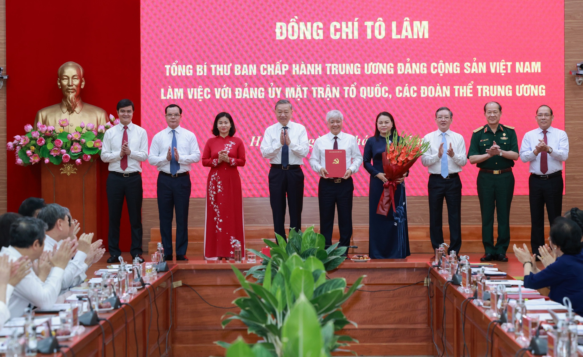 Tổng Bí thư Tô Lâm làm việc với Đảng ủy Mặt trậnTổ quốc, các đoàn thể Trung ương- Ảnh 2. Tổng Bí thư Tô Lâm làm việc với Đảng ủy Mặt trậnTổ quốc, các đoàn thể Trung ương- Ảnh 2.