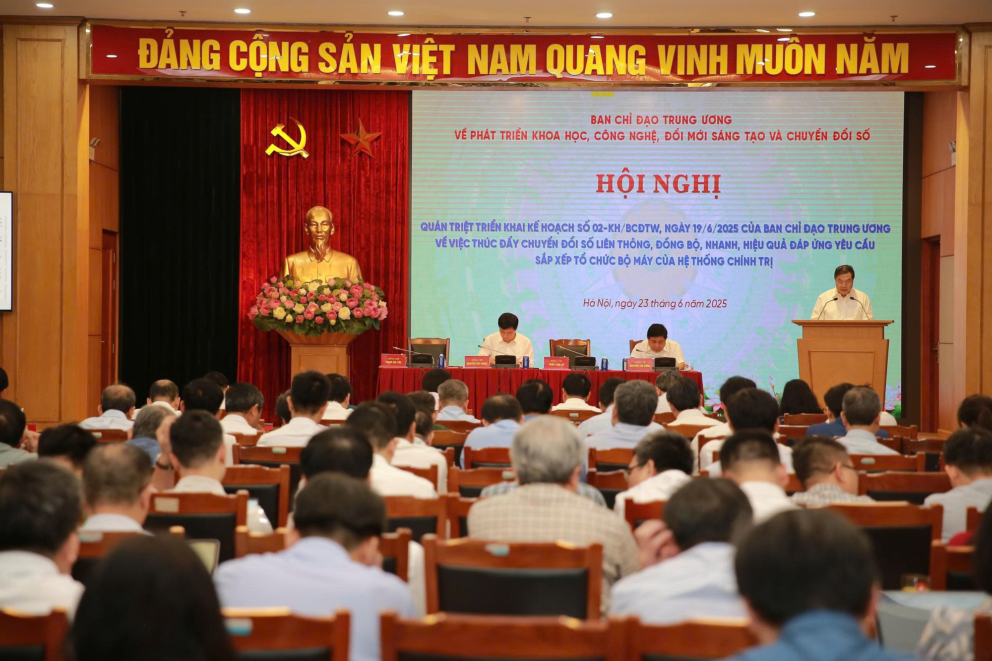 Thường trực Ban Bí thư: Chuyển đổi số liên thông, đồng bộ là nhiệm vụ chính trị trọng tâm- Ảnh 1. Thường trực Ban Bí thư: Chuyển đổi số liên thông, đồng bộ là nhiệm vụ chính trị trọng tâm- Ảnh 1.