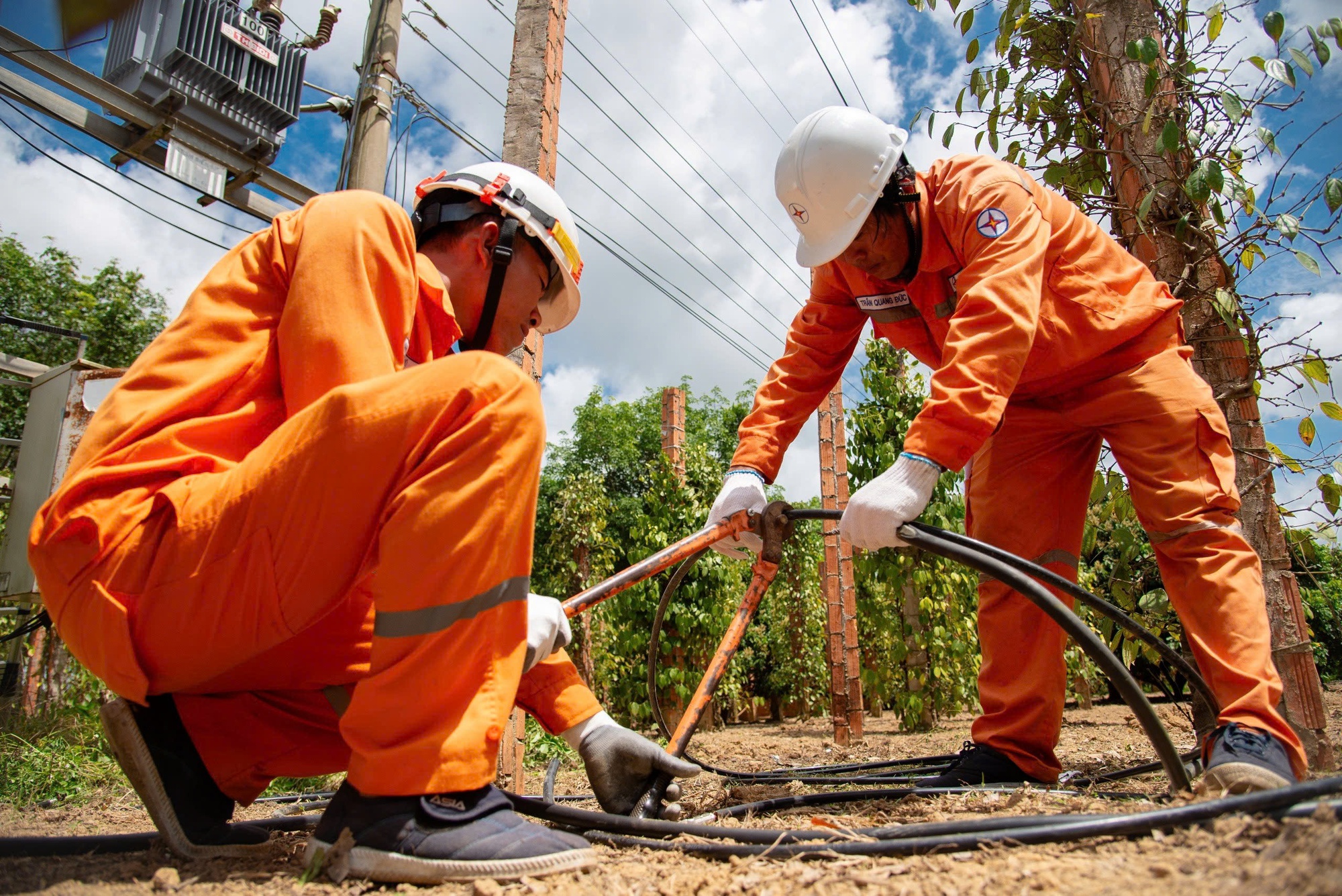 EVNCPC chủ động bảo đảm cung ứng điện mùa nắng nóng- Ảnh 2. EVNCPC chủ động bảo đảm cung ứng điện mùa nắng nóng- Ảnh 2.