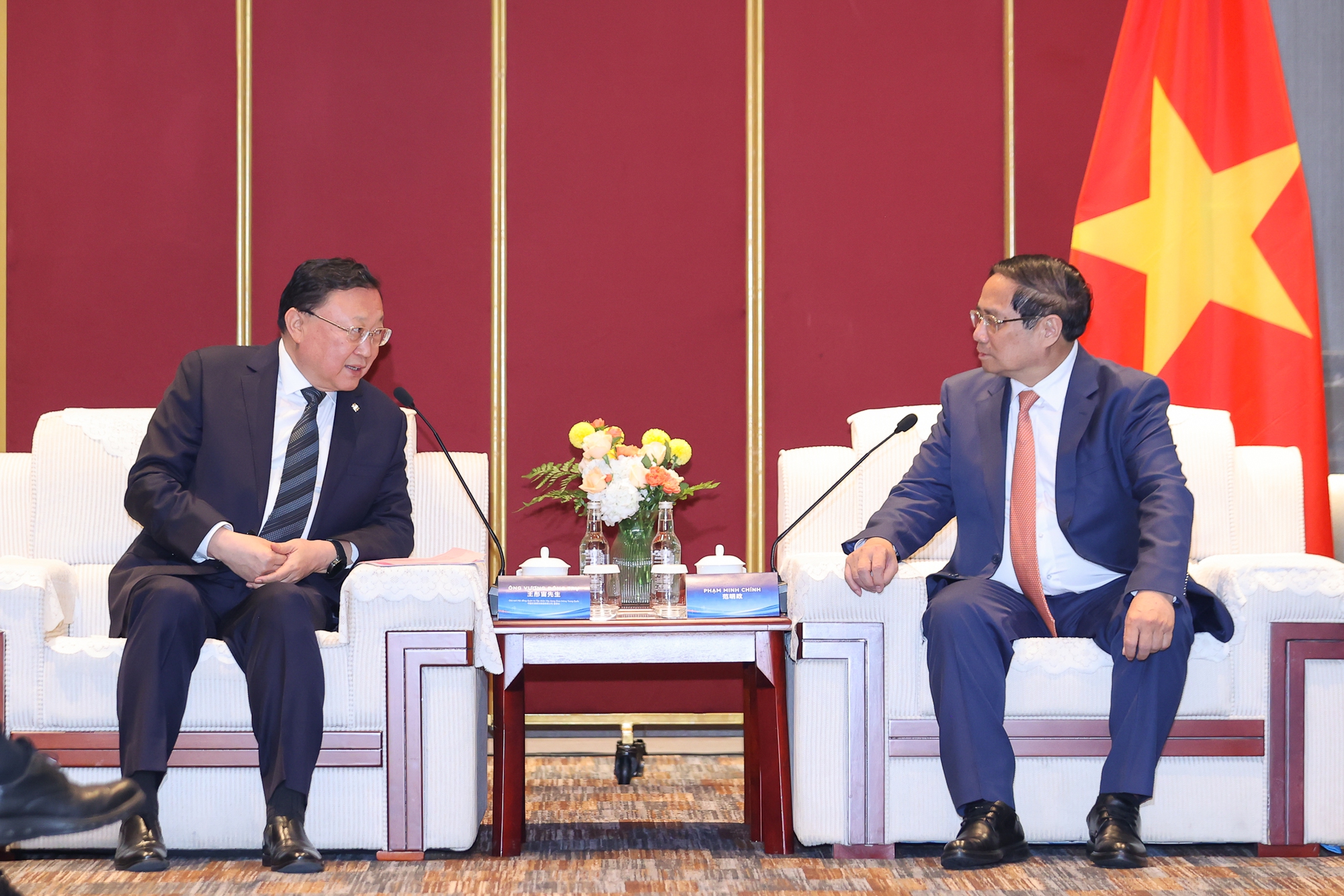 Thủ tướng tiếp lãnh đạo 3 tập đoàn hàng đầu Trung Quốc về đường sắt và hạ tầng giao thông- Ảnh 3. Thủ tướng tiếp lãnh đạo 3 tập đoàn hàng đầu Trung Quốc về đường sắt và hạ tầng giao thông- Ảnh 3.