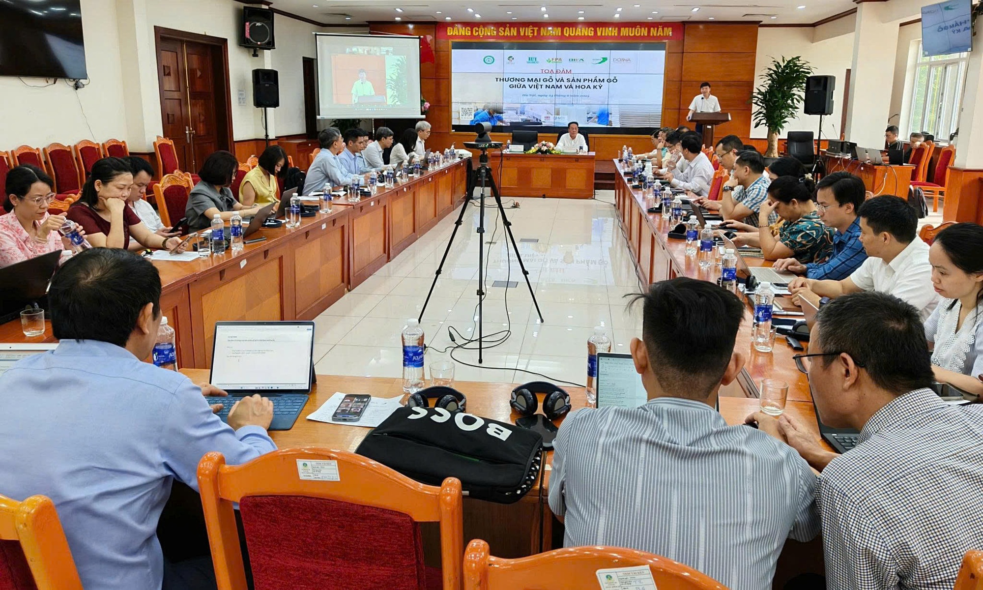 Tăng cường tính minh bạch của gỗ và các sản phẩm gỗ Việt trong chuỗi cung ứng
- Ảnh 1.