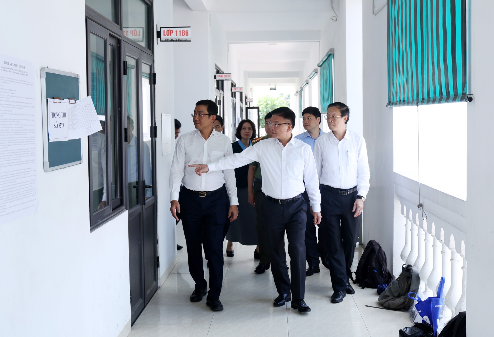 Phó Thủ tướng Lê Thành Long: Không để khoảng trống trách nhiệm trong các khâu tổ chức kỳ thi tốt nghiệp THPT- Ảnh 5. Phó Thủ tướng Lê Thành Long: Không để khoảng trống trách nhiệm trong các khâu tổ chức kỳ thi tốt nghiệp THPT- Ảnh 5.