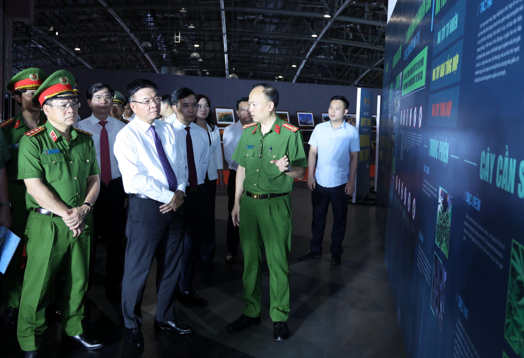 'Chung một quyết tâm', hiểm họa ma túy nhất định sẽ bị loại trừ- Ảnh 5. 'Chung một quyết tâm', hiểm họa ma túy nhất định sẽ bị loại trừ- Ảnh 5.