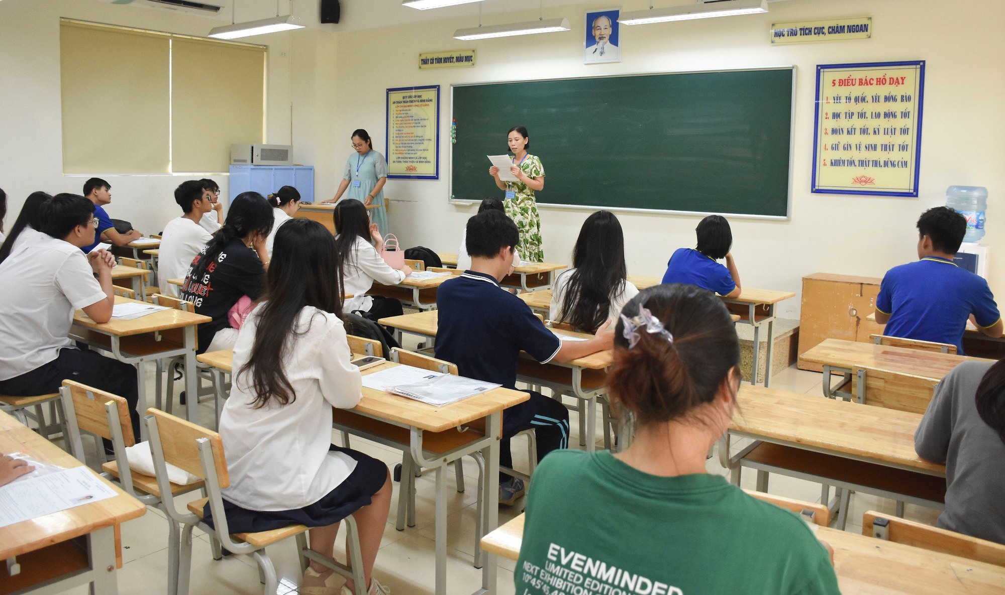 Kỳ thi tốt nghiệp THPT 2025: Hơn 1,1 triệu sĩ tử sẵn sàng, cả hệ thống cùng vào cuộc- Ảnh 1. Kỳ thi tốt nghiệp THPT 2025: Hơn 1,1 triệu sĩ tử sẵn sàng, cả hệ thống cùng vào cuộc- Ảnh 1.