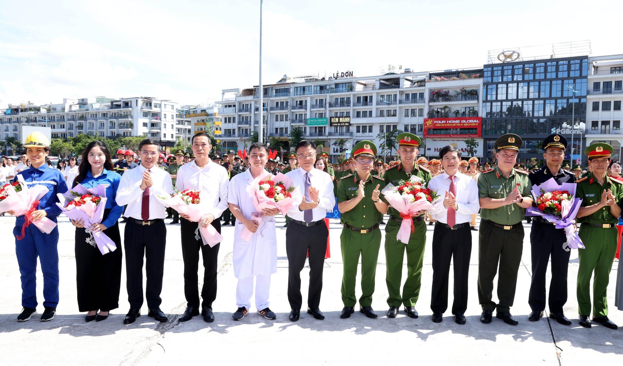 'Chung một quyết tâm', hiểm họa ma túy nhất định sẽ bị loại trừ- Ảnh 6. 'Chung một quyết tâm', hiểm họa ma túy nhất định sẽ bị loại trừ- Ảnh 6.