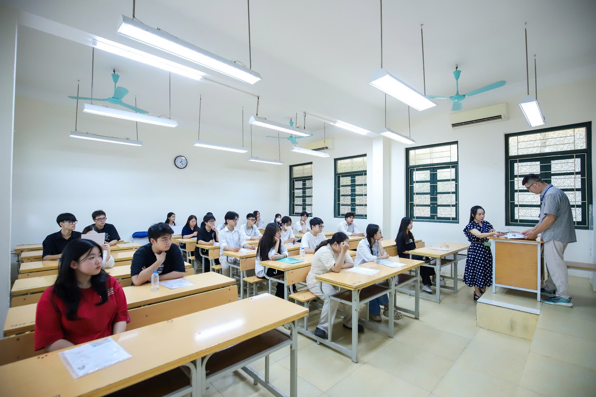 Kỳ thi tốt nghiệp THPT 2025: Hơn 1,1 triệu sĩ tử sẵn sàng, cả hệ thống cùng vào cuộc- Ảnh 2. Kỳ thi tốt nghiệp THPT 2025: Hơn 1,1 triệu sĩ tử sẵn sàng, cả hệ thống cùng vào cuộc- Ảnh 2.