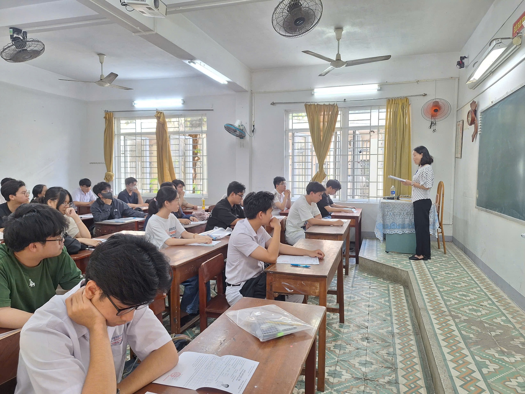 Miền Trung sẵn sàng cho kỳ thi tốt nghiệp THPT- Ảnh 2. Miền Trung sẵn sàng cho kỳ thi tốt nghiệp THPT- Ảnh 2.