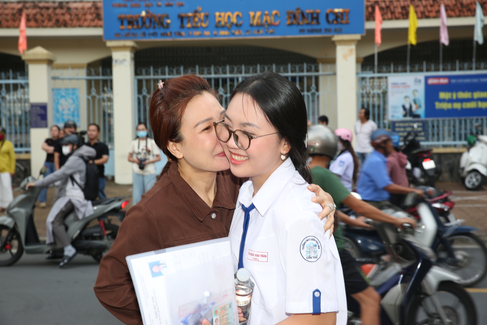 Thí sinh Cần Thơ: Đề thi tốt nghiệp vừa sức, sát thực tế, khơi gợi tình yêu quê hương đất nước- Ảnh 3. Thí sinh Cần Thơ: Đề thi tốt nghiệp vừa sức, sát thực tế, khơi gợi tình yêu quê hương đất nước- Ảnh 3.