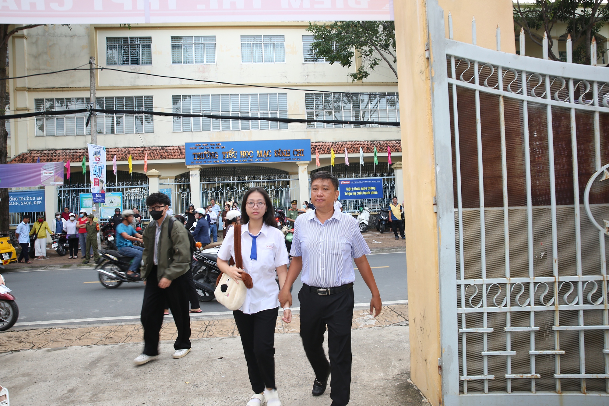 Thí sinh Cần Thơ: Đề thi tốt nghiệp vừa sức, sát thực tế, khơi gợi tình yêu quê hương đất nước- Ảnh 1. Thí sinh Cần Thơ: Đề thi tốt nghiệp vừa sức, sát thực tế, khơi gợi tình yêu quê hương đất nước- Ảnh 1.