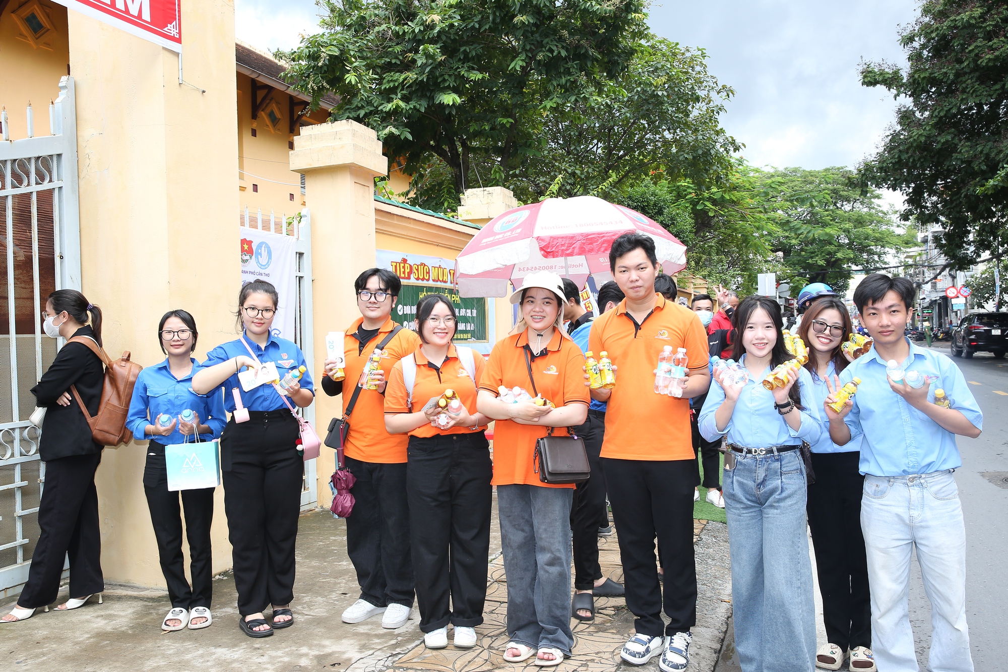 Thí sinh Cần Thơ: Đề thi tốt nghiệp vừa sức, sát thực tế, khơi gợi tình yêu quê hương đất nước- Ảnh 5. Thí sinh Cần Thơ: Đề thi tốt nghiệp vừa sức, sát thực tế, khơi gợi tình yêu quê hương đất nước- Ảnh 5.