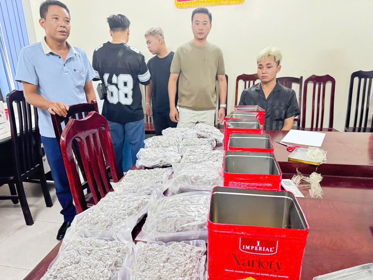 Hải quan khu vực phối hợp triệt phá đường dây vận chuyển 30kg cần sa liên tỉnh- Ảnh 1. Hải quan khu vực phối hợp triệt phá đường dây vận chuyển 30kg cần sa liên tỉnh- Ảnh 1.