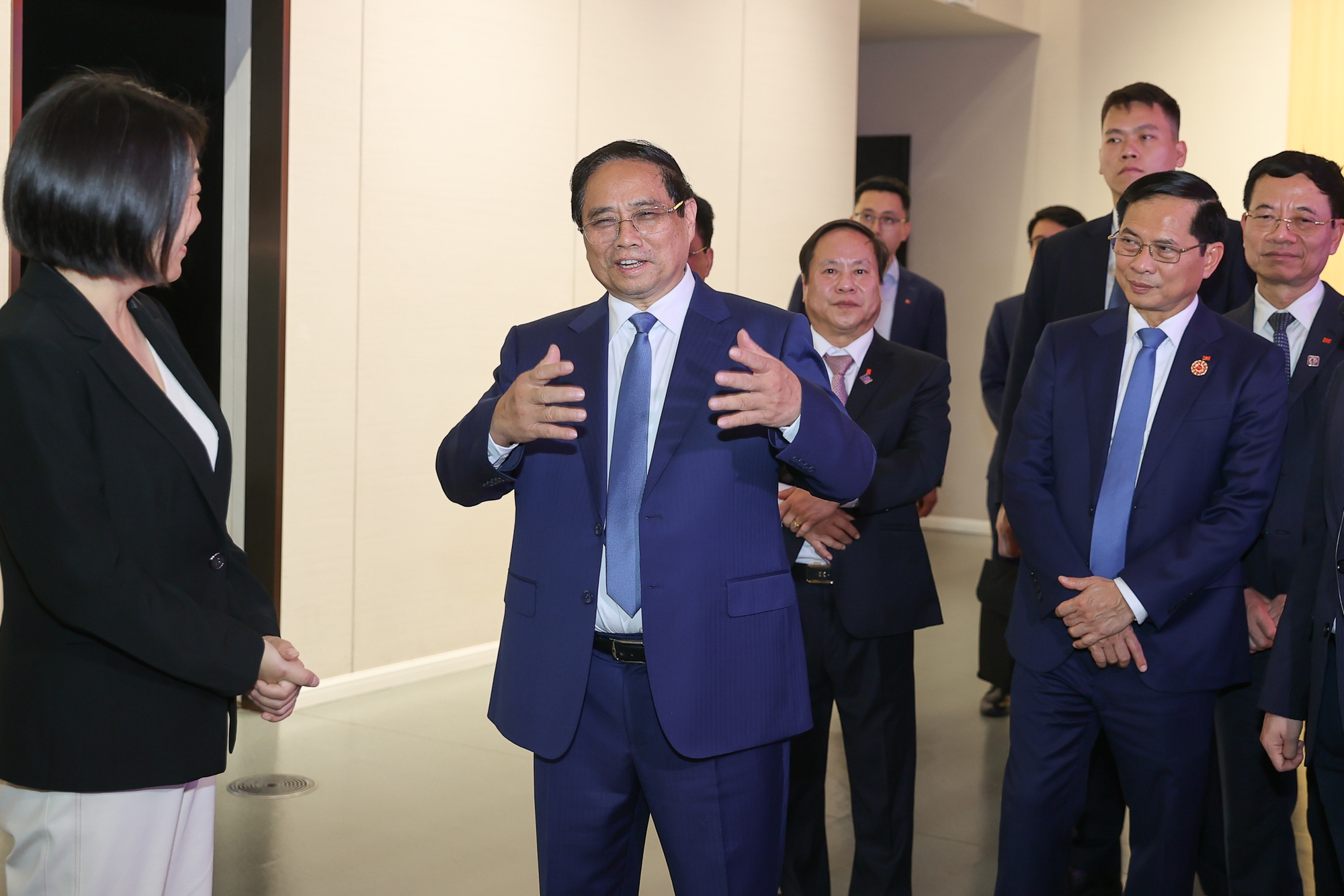 Thủ tướng tham quan, tìm hiểu kinh nghiệm phát triển của quận Phố Đông (Thượng Hải)- Ảnh 5. Thủ tướng tham quan, tìm hiểu kinh nghiệm phát triển của quận Phố Đông (Thượng Hải)- Ảnh 5.